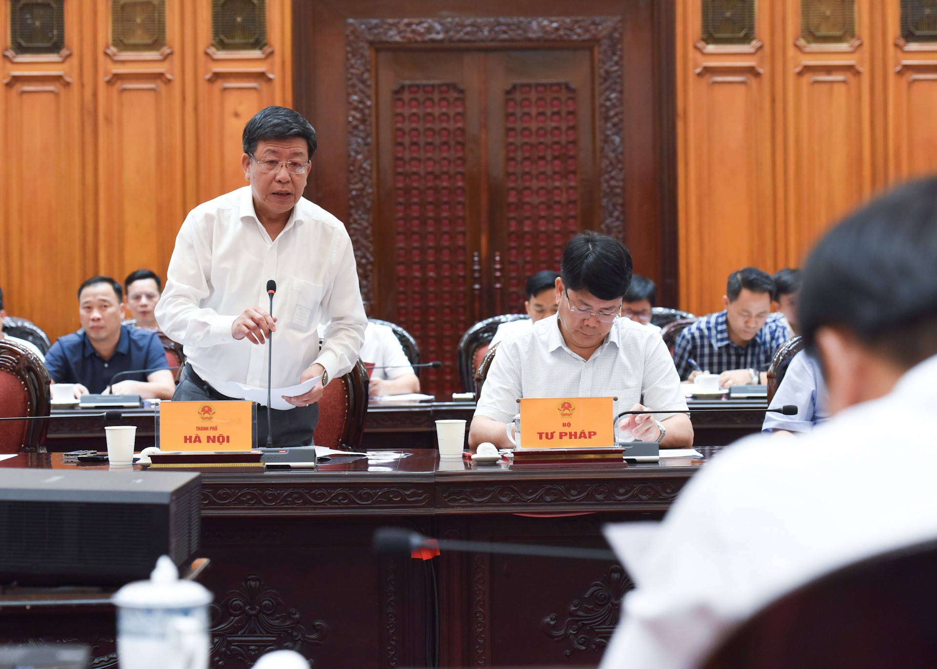 Duong Duc Tuan, vicepresidente del Comité Popular de Hanói, habla en la cita. Duong Duc Tuan, vicepresidente del Comité Popular de Hanói, habla en la cita.