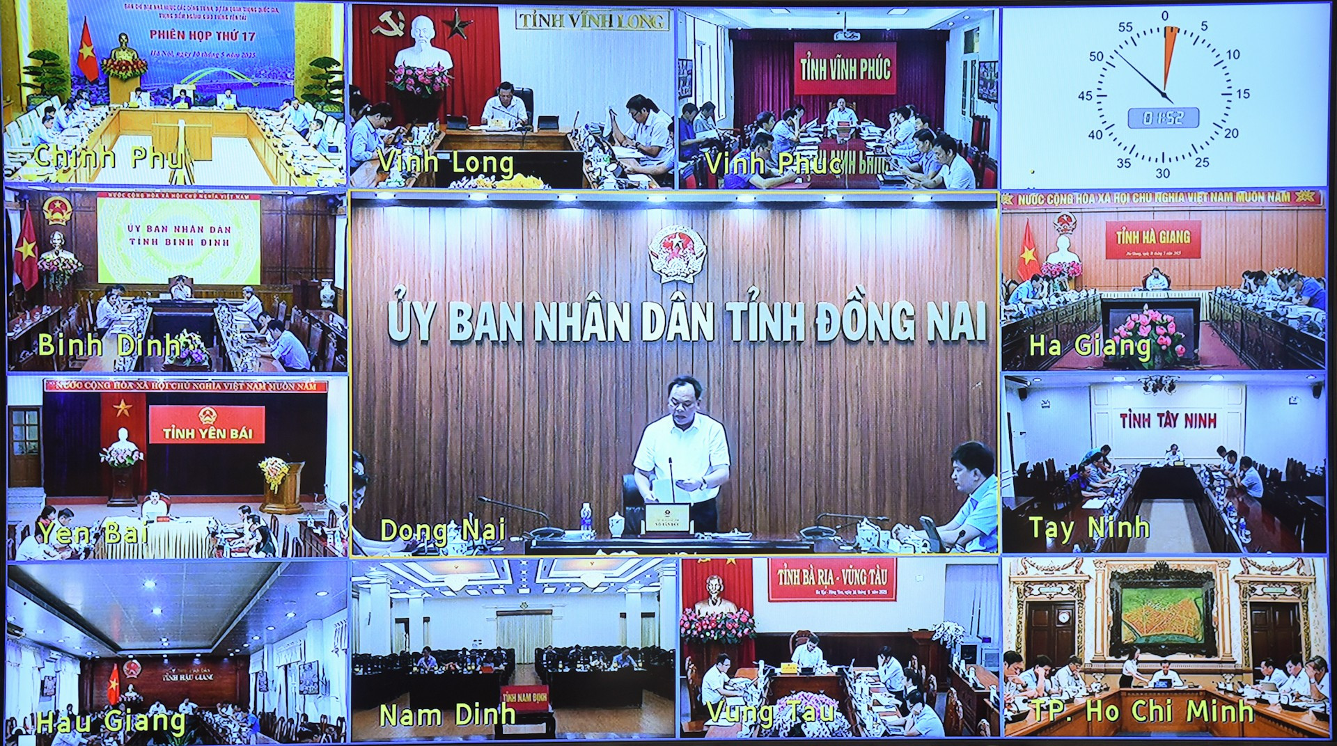 La reunión se efectúa en línea desde la sede del Gobierno con 49 provincias y ciudades bajo administración central donde se implementan proyectos importantes nacionales y prioritarios del sector del transporte.