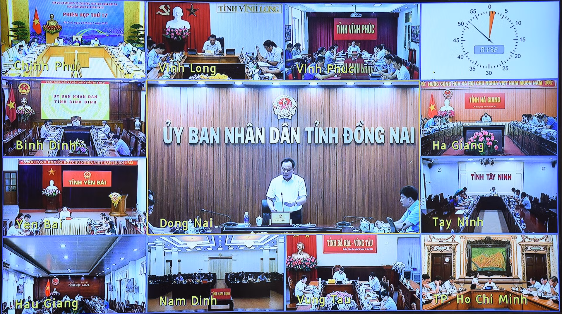 La reunión se efectúa en línea desde la sede del Gobierno con 49 provincias y ciudades bajo administración central donde se implementan proyectos importantes nacionales y prioritarios del sector del transporte.