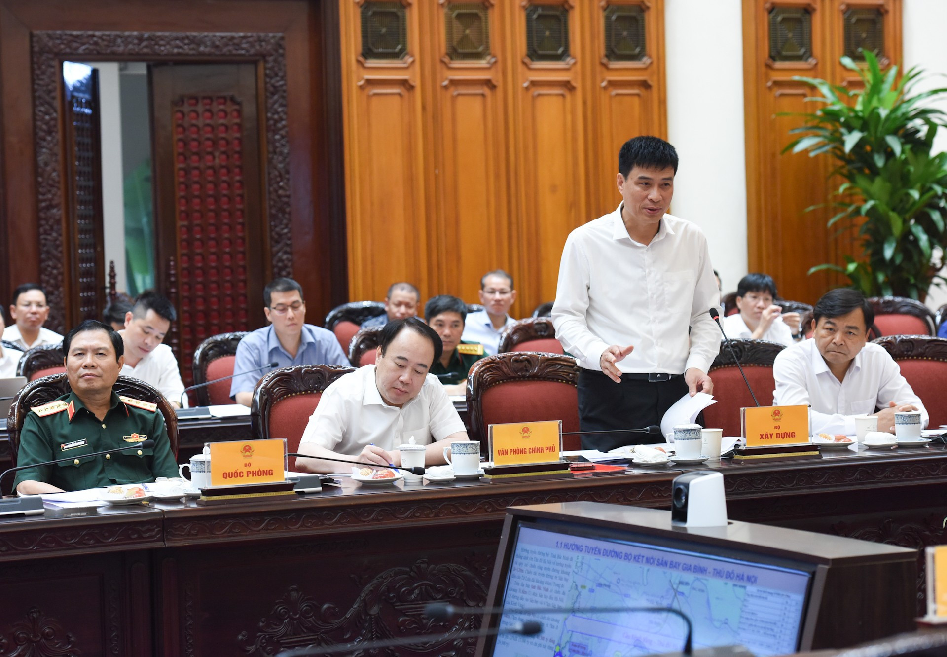 Pham Minh Ha, viceministro de Construcción, toma la palabra en la cita. Pham Minh Ha, viceministro de Construcción, toma la palabra en la cita.