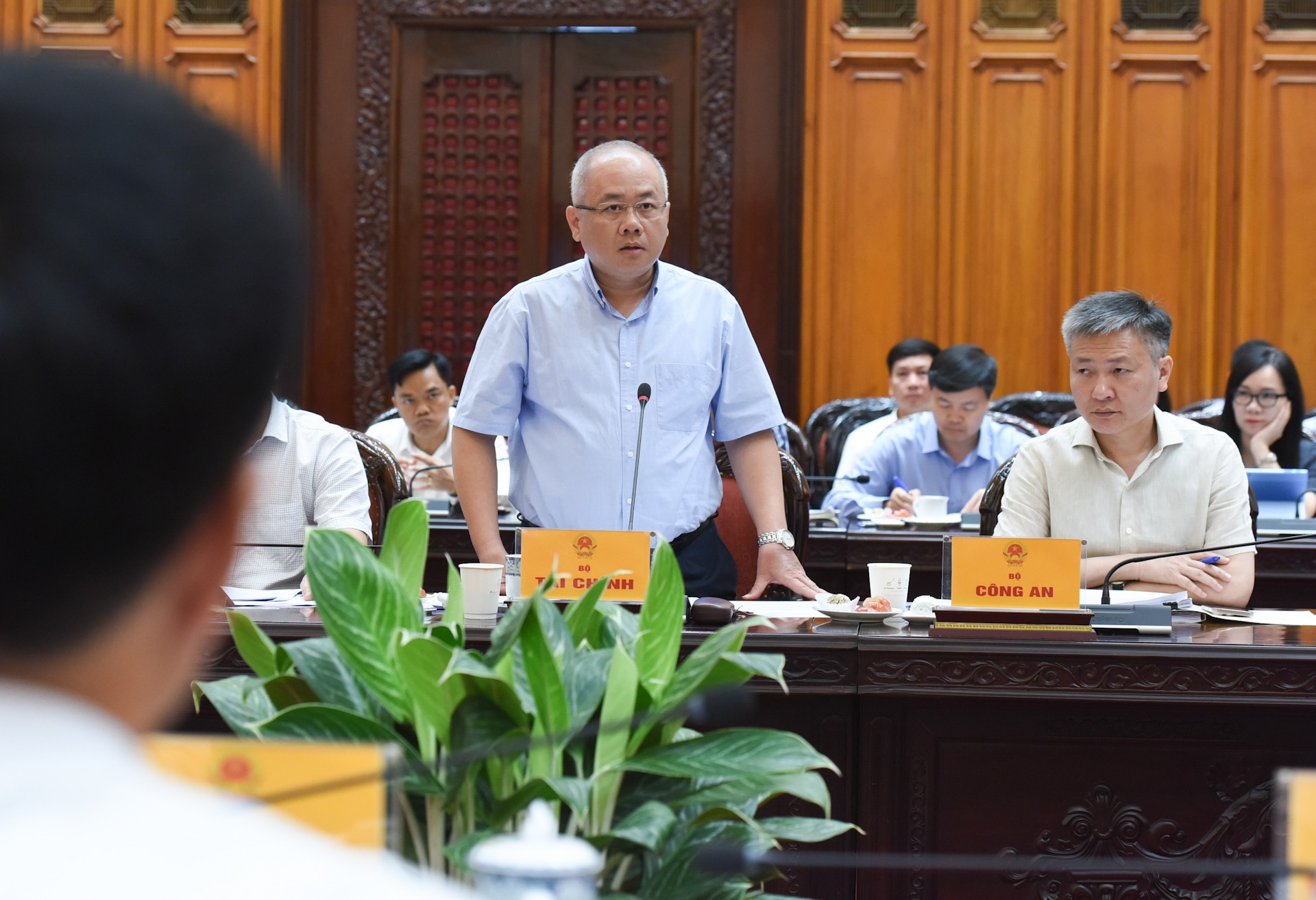Do Thanh Trung, viceministro de Finanzas, interviene en la reunión. Do Thanh Trung, viceministro de Finanzas, interviene en la reunión.