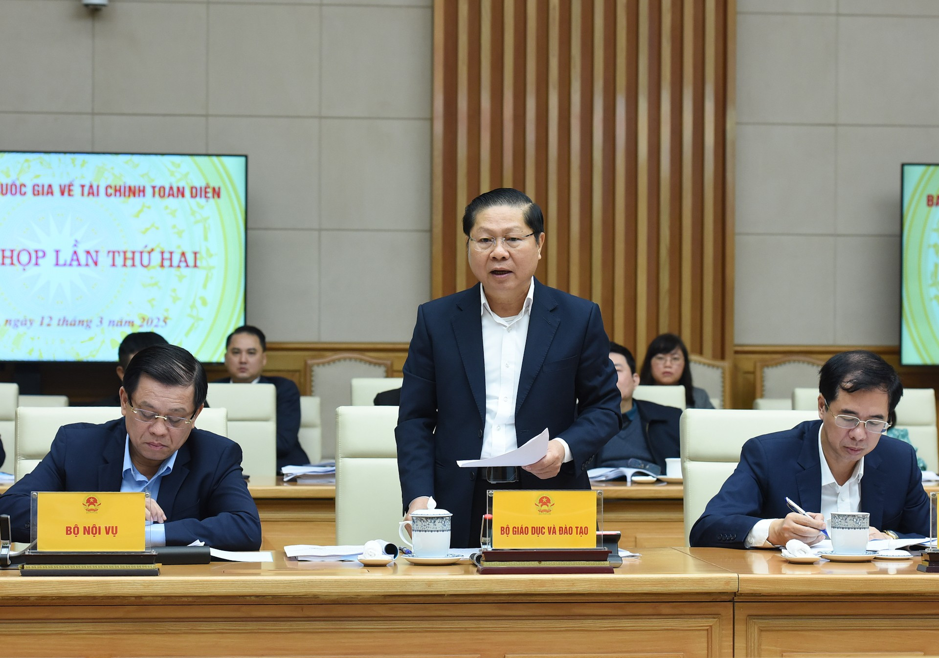 El viceministro de Educación y Formación, Le Tan Dung, hace uso de la palabra en la actividad. El viceministro de Educación y Formación, Le Tan Dung, hace uso de la palabra en la actividad.