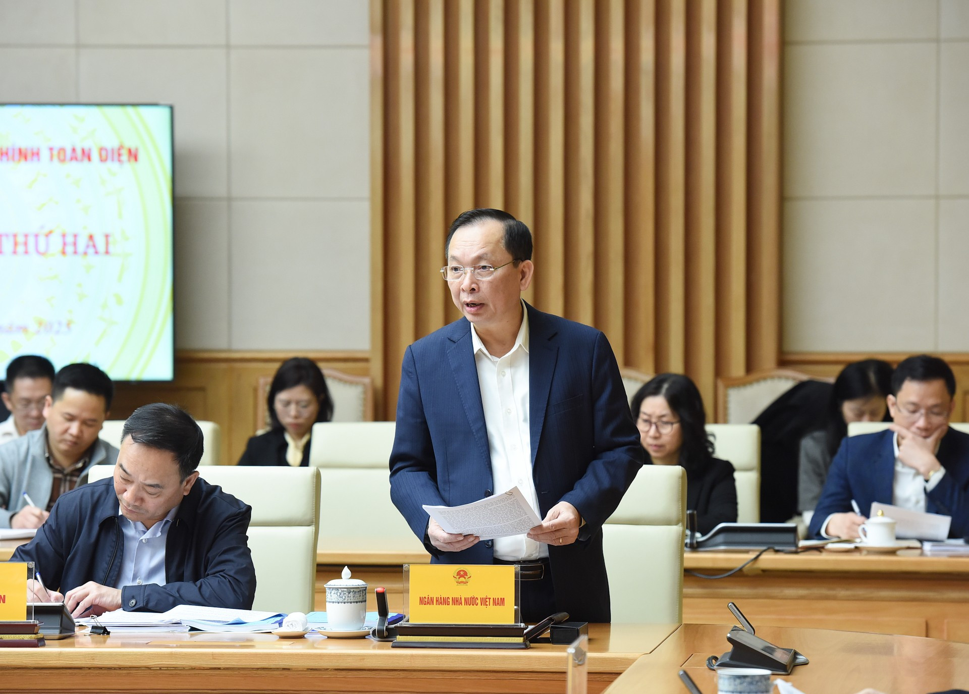 El vicegobernador del Banco Estatal de Vietnam, Dao Minh Tu, habla en la reunión. El vicegobernador del Banco Estatal de Vietnam, Dao Minh Tu, habla en la reunión.