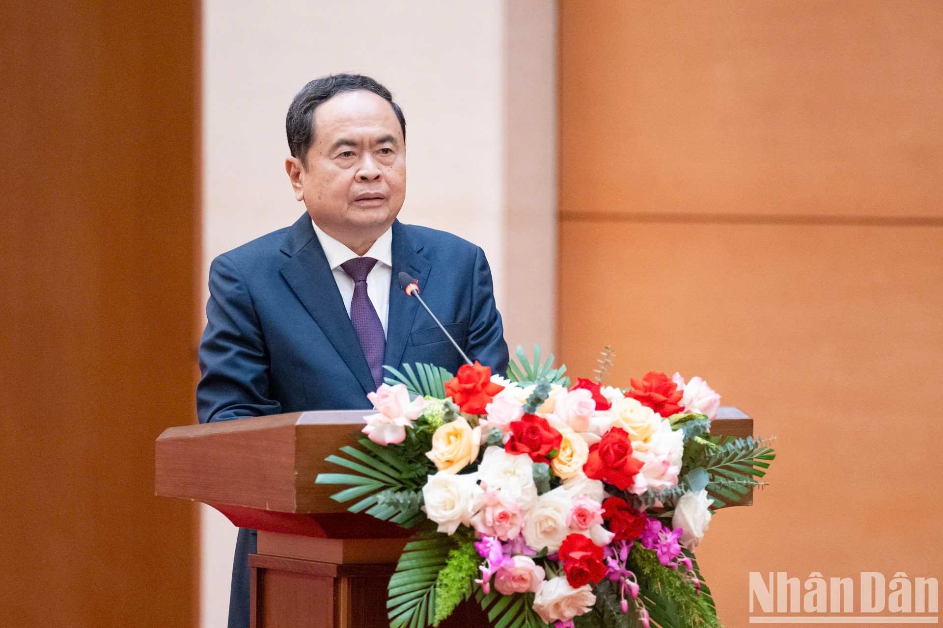 El presidente de la AN, Tran Thanh Man, habla en la reunión. El presidente de la AN, Tran Thanh Man, habla en la reunión.