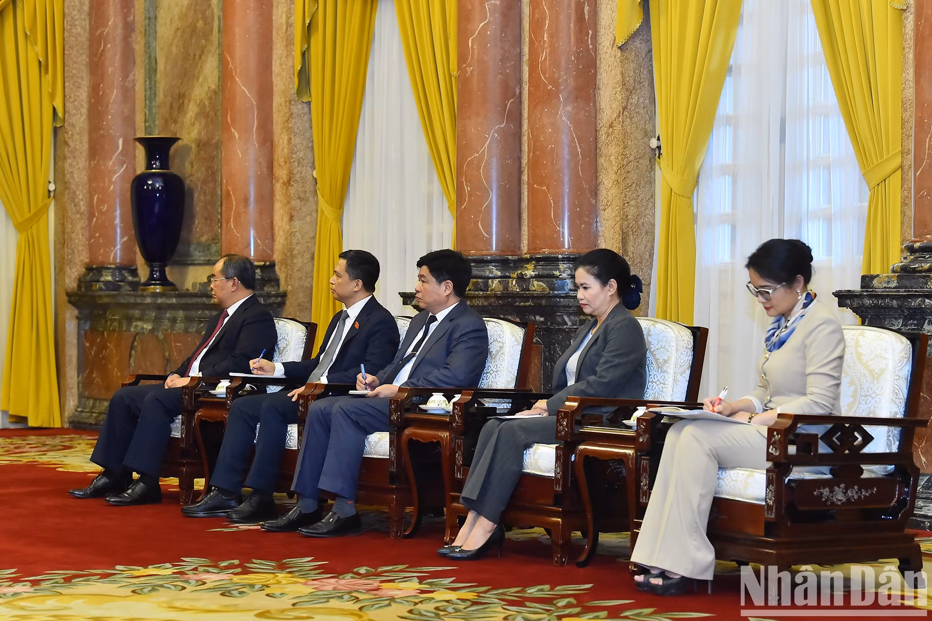 Delegados vietnamitas en la cita.