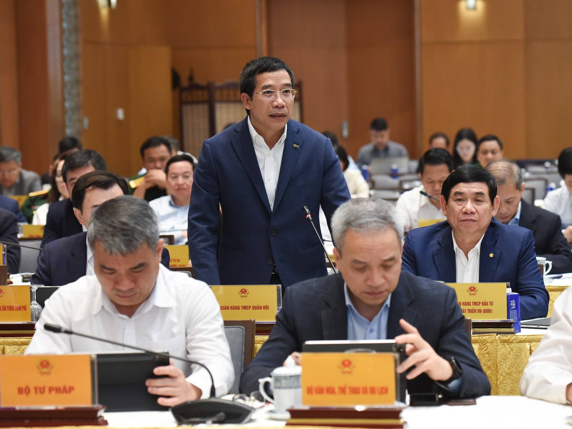 El presidente del Banco Conjunto Comercial Militar, Luu Trung Thai, interviene en el evento. El presidente del Banco Conjunto Comercial Militar, Luu Trung Thai, interviene en el evento.