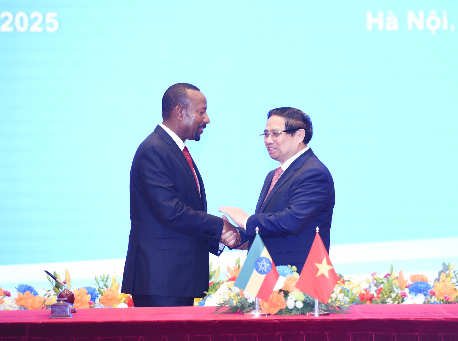 [Foto] Primeros ministros de Vietnam y Etiopía presencian la firma de documentos de cooperación entre sus países