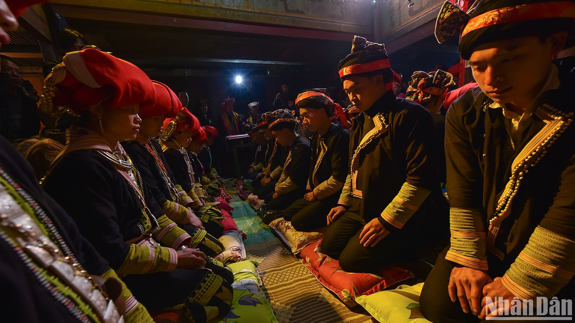 La ceremonia de “cap sac” reconoce la madurez de los hombres Dao rojo. (Foto: VU LINH)