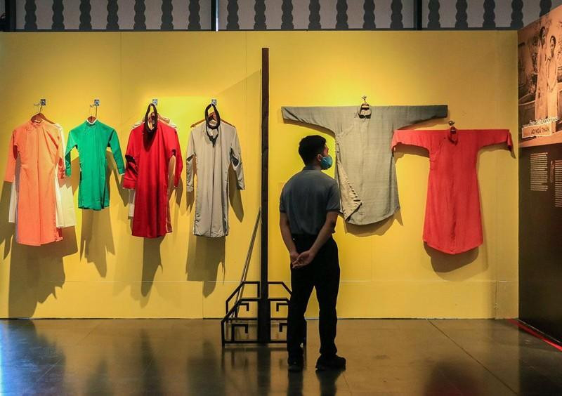 Muchos trajes de la gente de la capital a principios del siglo XX también se exhiben en el evento. Muchos trajes de la gente de la capital a principios del siglo XX también se exhiben en el evento.