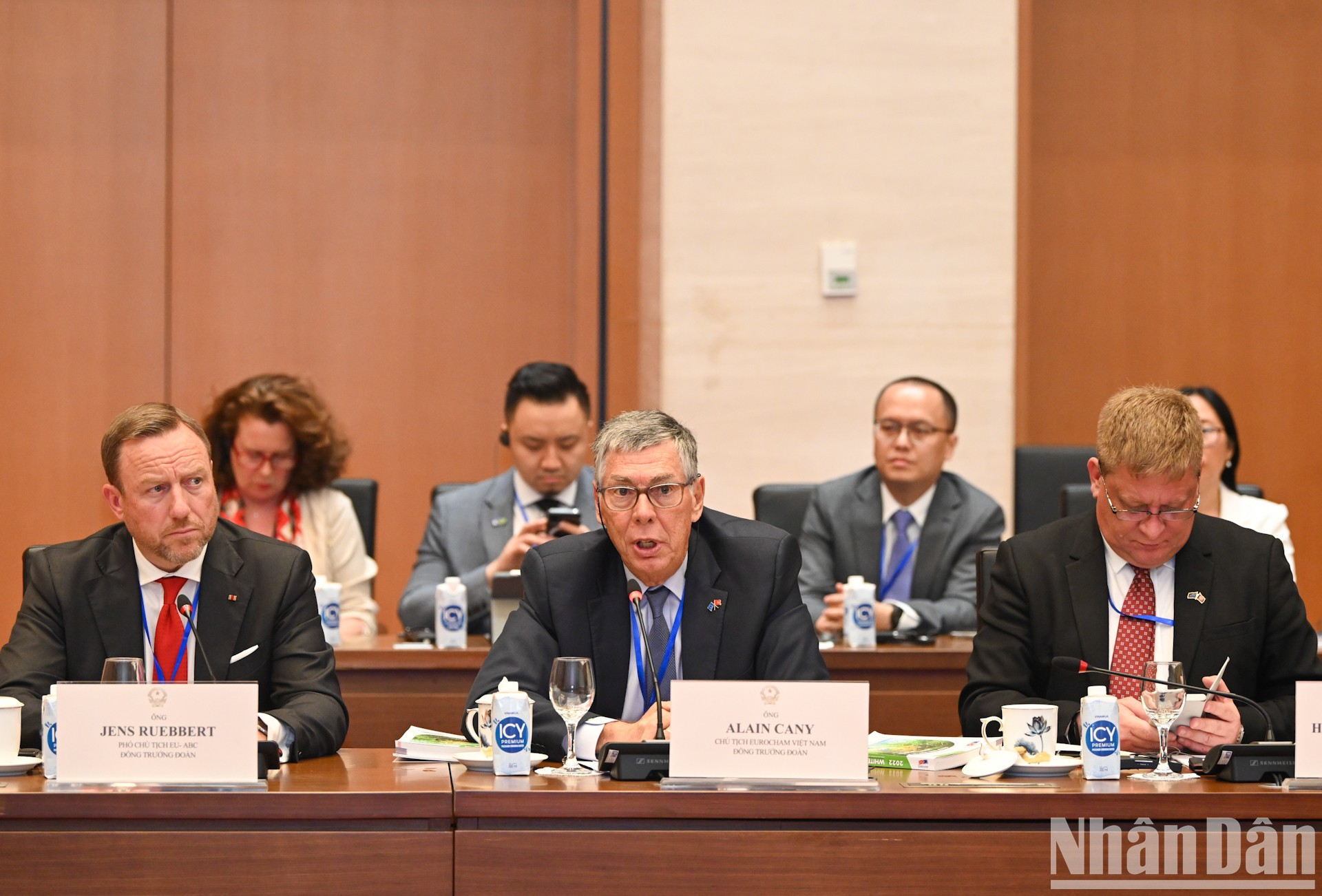 El presidente de la Cámara de Comercio Europea en Vietnam (EuroCham), Alain Cany, interviene en la cita. El presidente de la Cámara de Comercio Europea en Vietnam (EuroCham), Alain Cany, interviene en la cita.