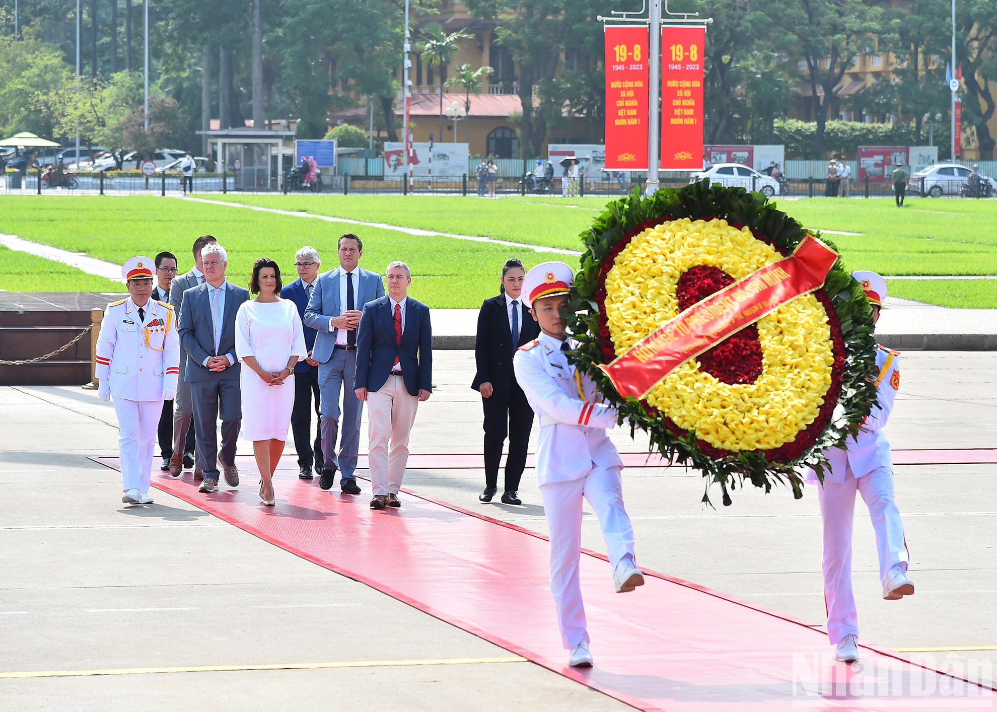 La visita a Vietnam de la presidenta del Senado belga se produce en ocasión del 50º aniversario de las relaciones diplomáticas entre Vietnam y Bélgica y los cinco años de la asociación estratégica bilateral en el sector agrícola. La visita a Vietnam de la presidenta del Senado belga se produce en ocasión del 50º aniversario de las relaciones diplomáticas entre Vietnam y Bélgica y los cinco años de la asociación estratégica bilateral en el sector agrícola.