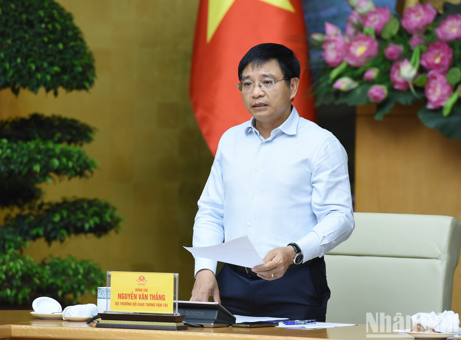 El ministro de Transportes, Nguyen Van Thang, hace uso de la palabra en la cita. El ministro de Transportes, Nguyen Van Thang, hace uso de la palabra en la cita.