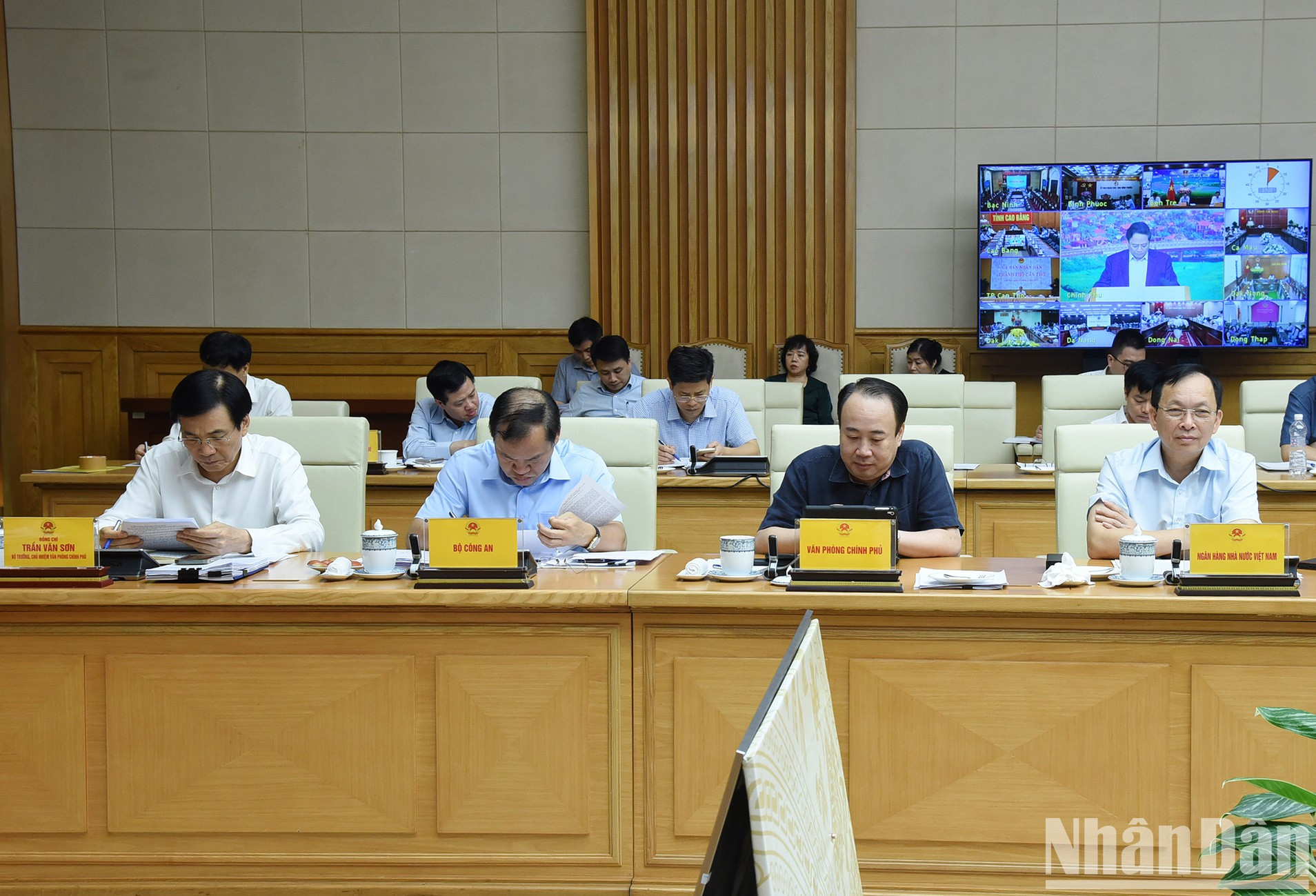 Representantes de los ministerios, departamentos y sectores. Representantes de los ministerios, departamentos y sectores.