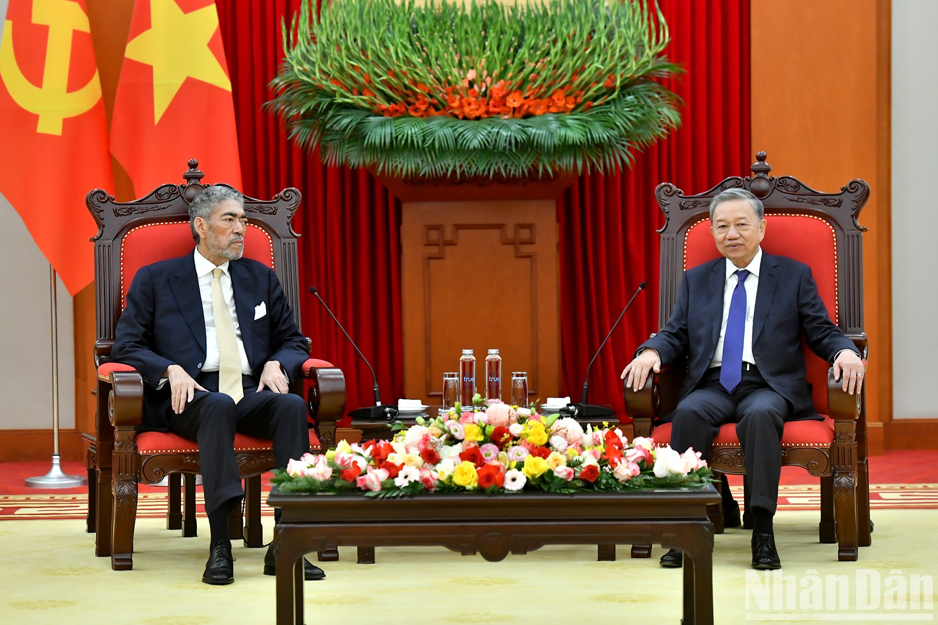 El secretario general del PCV, To Lam, recibe a Miguel Mejía, secretario general del MIU y ministro de Política de Integración Regional de República Dominicana. El secretario general del PCV, To Lam, recibe a Miguel Mejía, secretario general del MIU y ministro de Política de Integración Regional de República Dominicana.