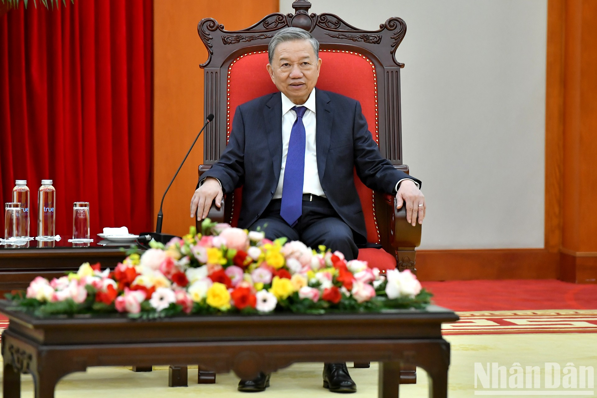 El líder partidista vietnamita habla en la reunión. El líder partidista vietnamita habla en la reunión.