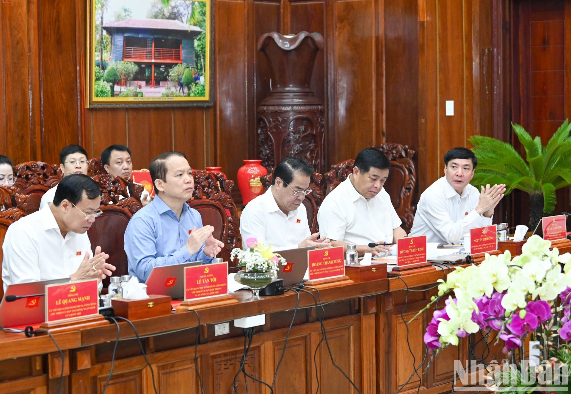 Miembros del Comité Permanente de la AN y los ministros en la reunión. Miembros del Comité Permanente de la AN y los ministros en la reunión.