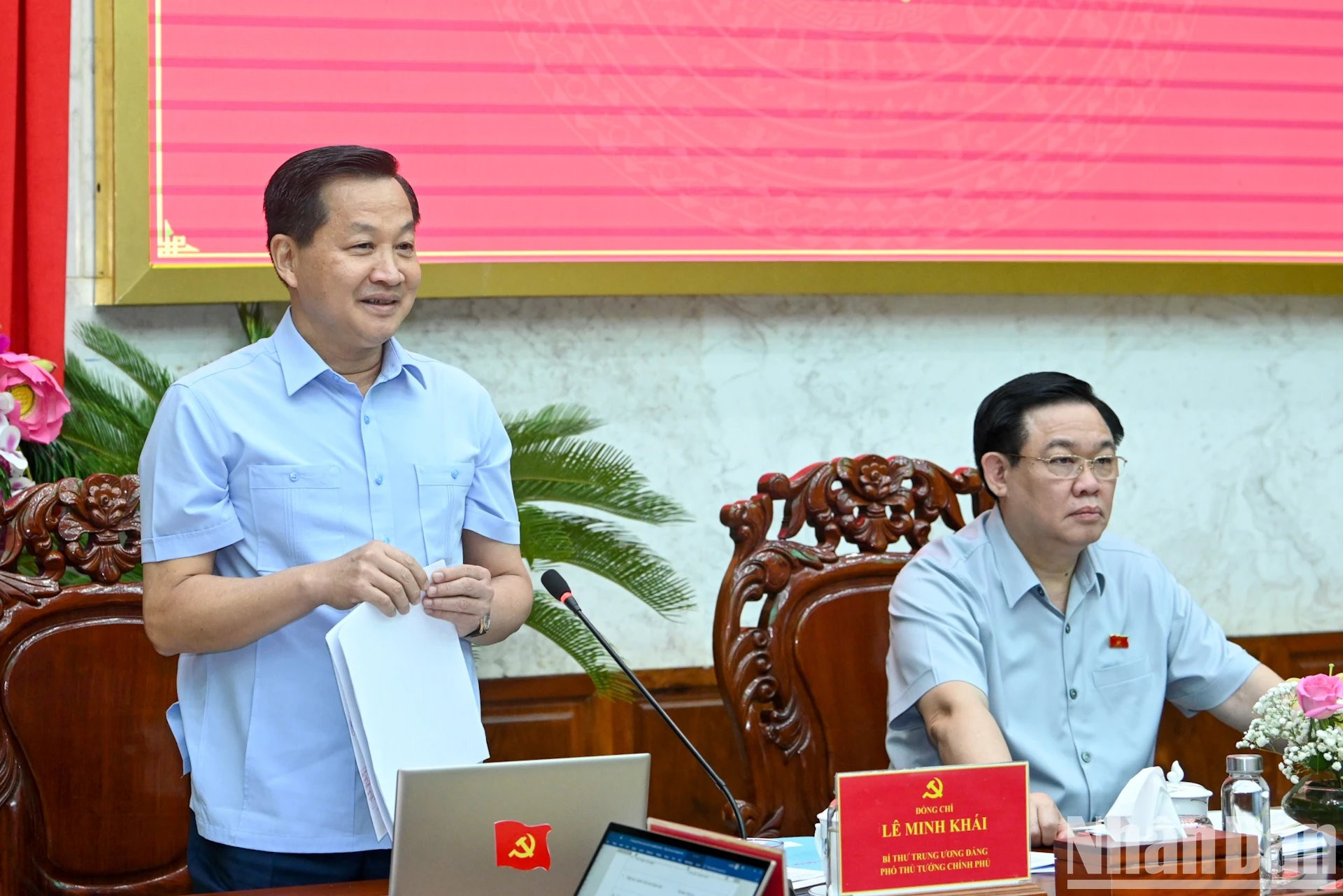 El viceprimer ministro Le Minh Khai habla en el encuentro. El viceprimer ministro Le Minh Khai habla en el encuentro.