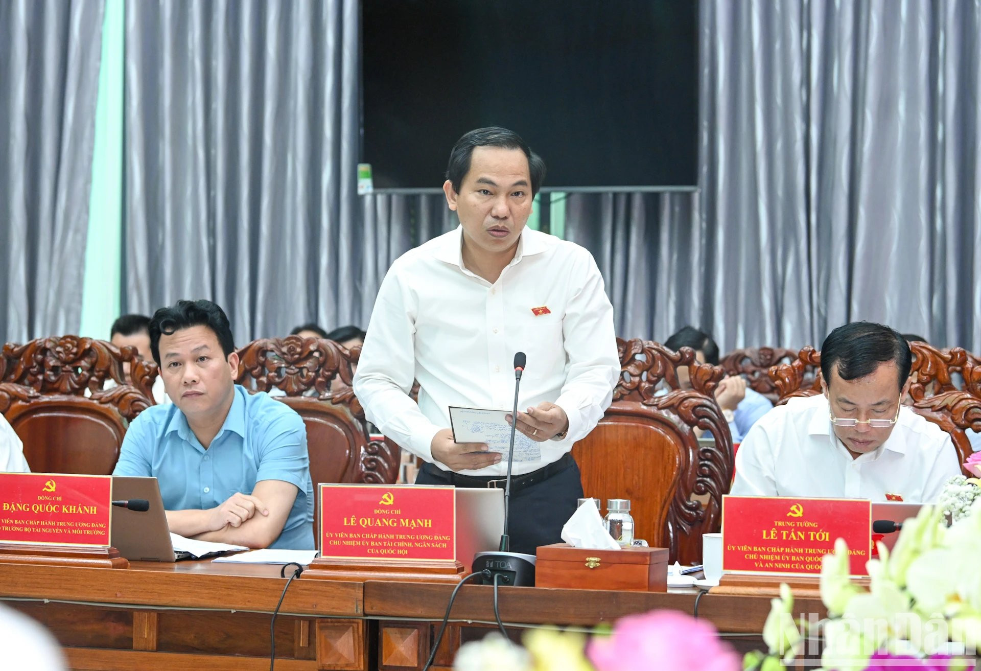 El presidente de la Comisión de Finanzas y Presupuesto de AN, Le Quang Manh, interviene en la reunión. El presidente de la Comisión de Finanzas y Presupuesto de AN, Le Quang Manh, interviene en la reunión.