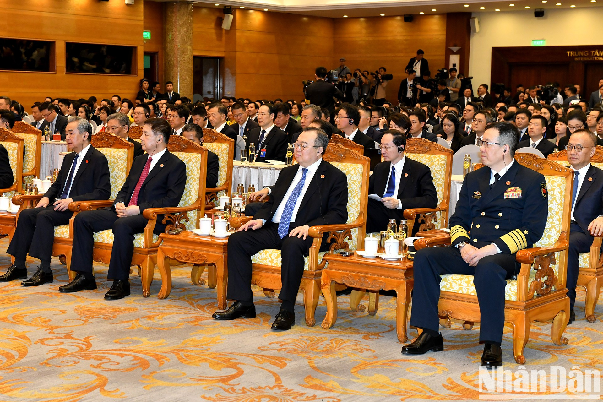 Delegados de alto nivel a la reunión. Delegados de alto nivel a la reunión.
