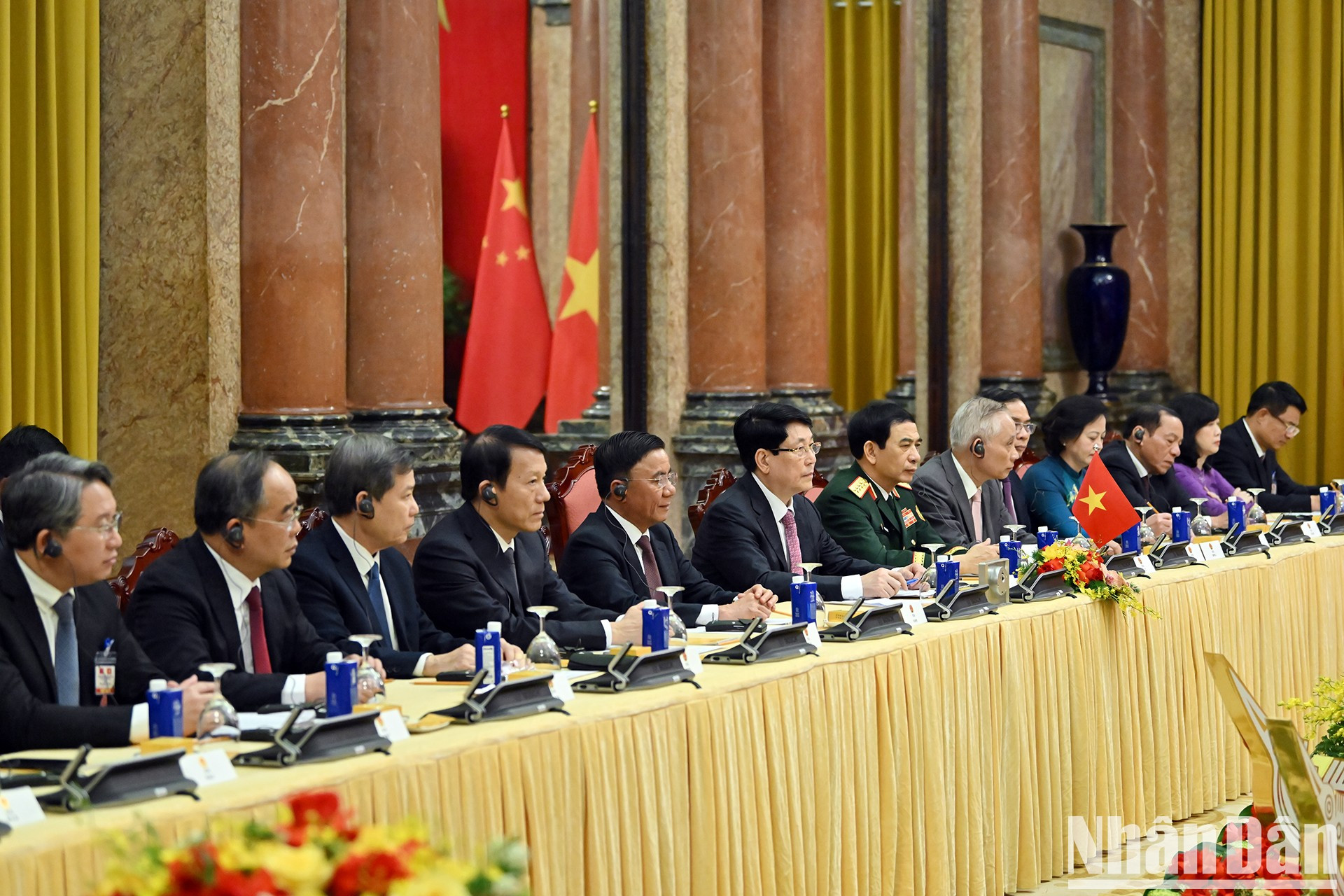 El presidente Luong Cuong y delegados vietnamitas de alto rango en las conversaciones. El presidente Luong Cuong y delegados vietnamitas de alto rango en las conversaciones.