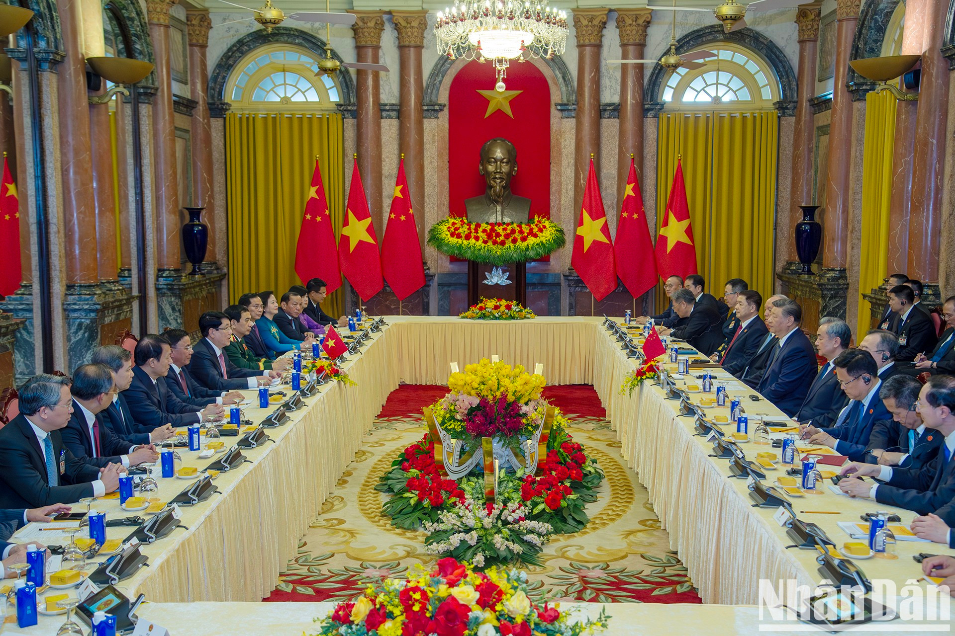 El presidente Luong Cuong mantiene conversaciones con el secretario general del Partido Comunista de China y presidente de ese país, Xi Jinping. El presidente Luong Cuong mantiene conversaciones con el secretario general del Partido Comunista de China y presidente de ese país, Xi Jinping.