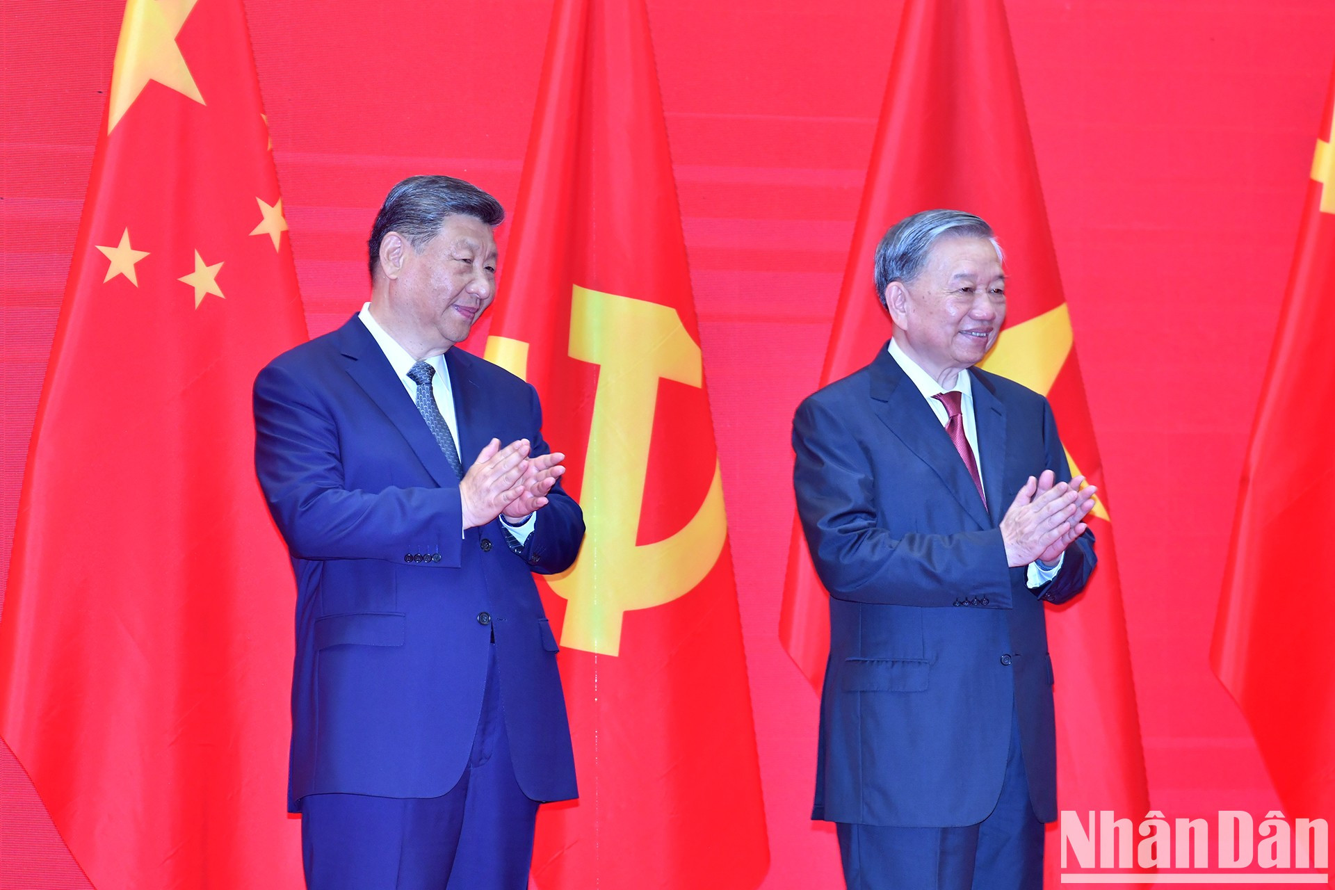 El secretario general del Partido Comunista de Vietnam, To Lam, y el secretario general del Partido Comunista de China y presidente de ese país, Xi Jinping, en el evento. El secretario general del Partido Comunista de Vietnam, To Lam, y el secretario general del Partido Comunista de China y presidente de ese país, Xi Jinping, en el evento.