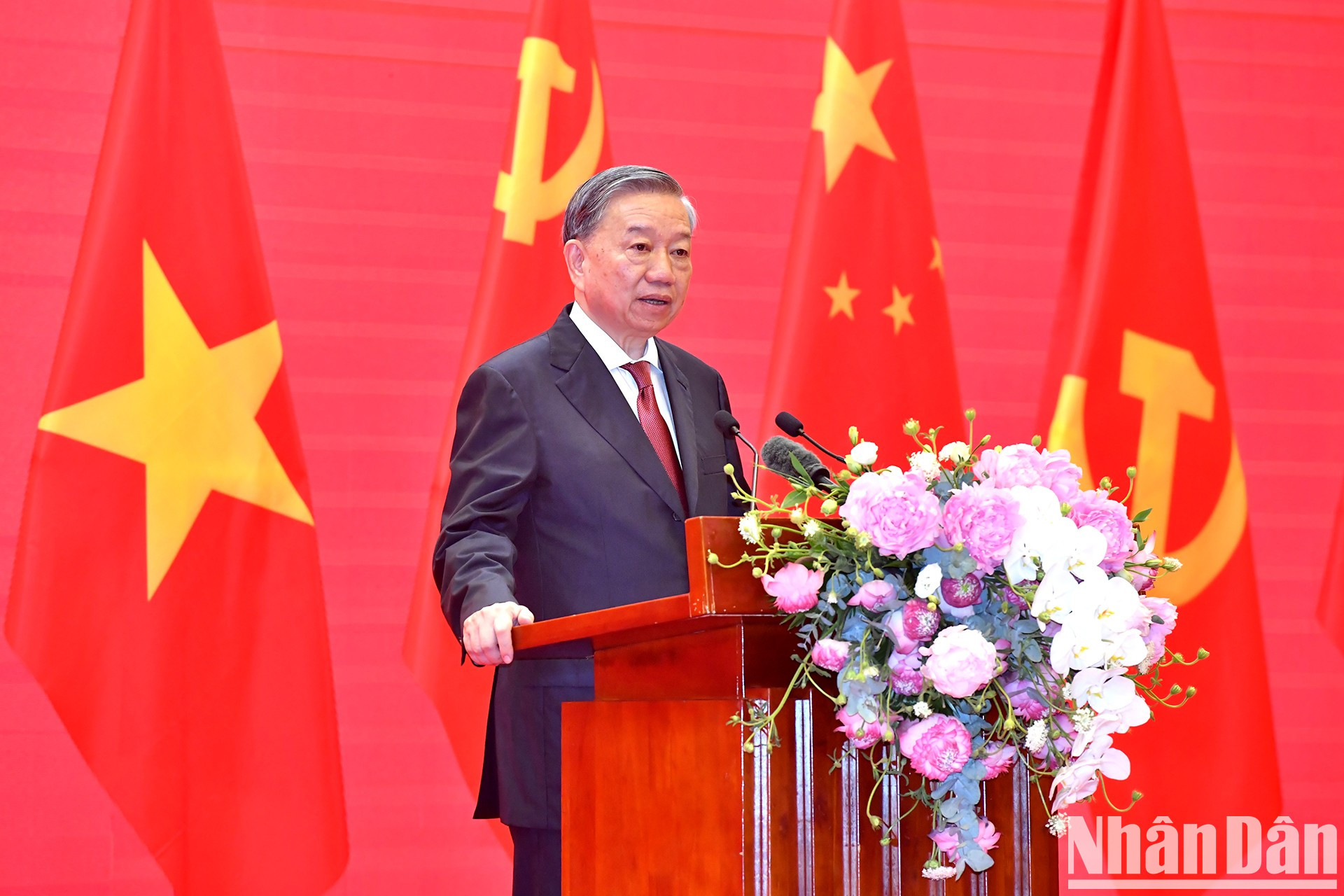 El líder partidista vietnamita, To Lam, habla en la actividad. El líder partidista vietnamita, To Lam, habla en la actividad.