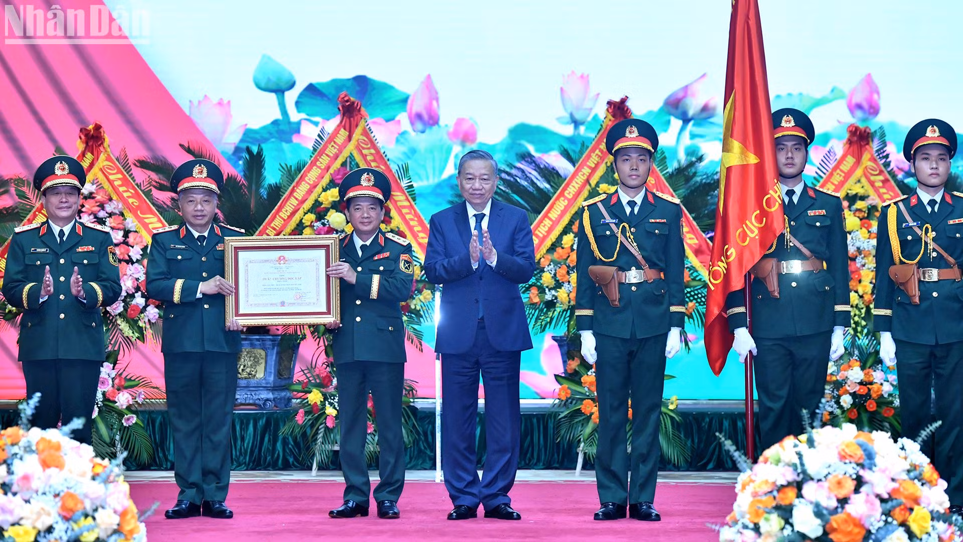 [Foto] Líder partidista vietnamita asiste al acto por 80 aniversario del Departamento General de Política del Ejército Popular de Vietnam 