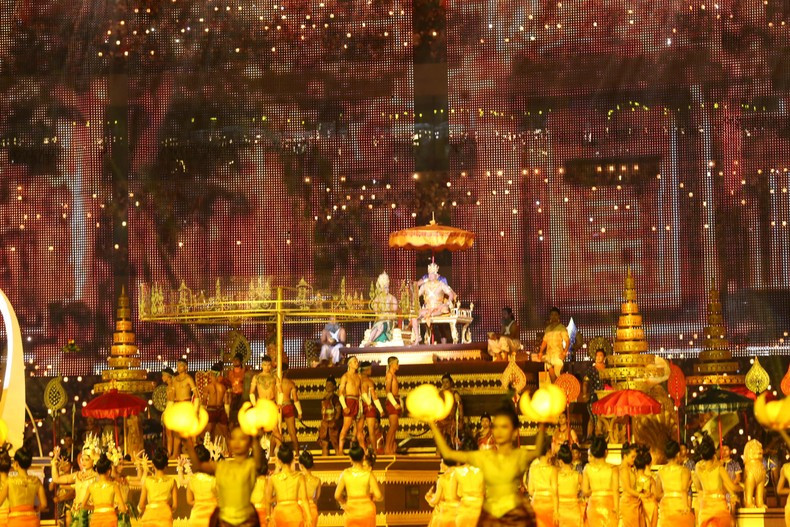 La historia de Camboya se recrea en la ceremonia de apertura de la mayor cita deportiva regional. La historia de Camboya se recrea en la ceremonia de apertura de la mayor cita deportiva regional.