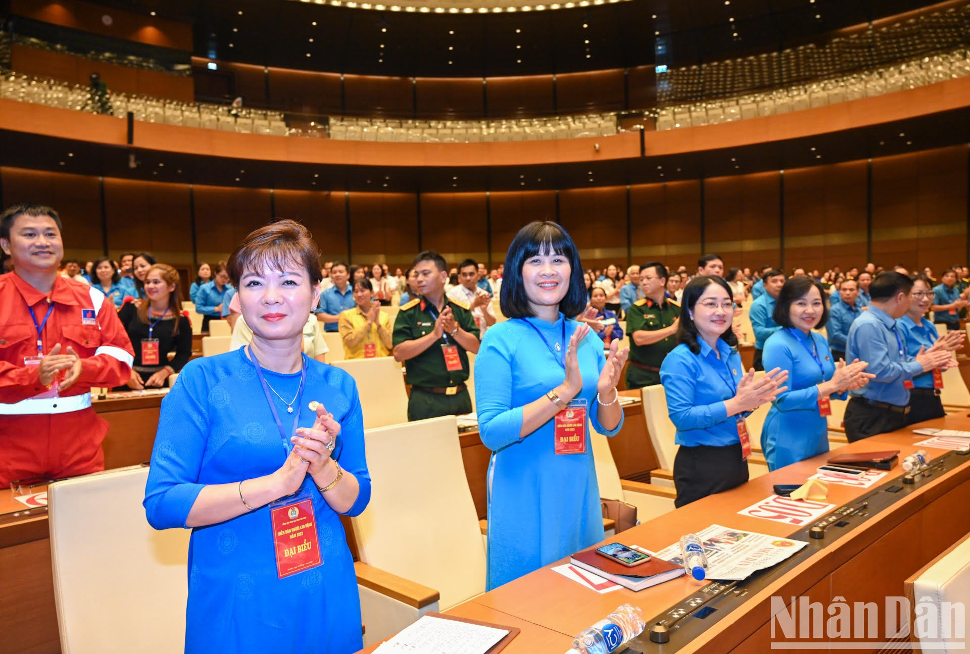 Asisten al foro 500 delegados en representación de las confederaciones de trabajadores de provincias, ciudades, sindicatos y trabajadores de todo el país.