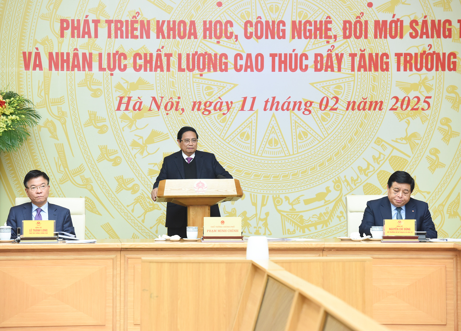 [Foto] Premier vietnamita preside conferencia sobre desarrollo de ciencia y tecnología