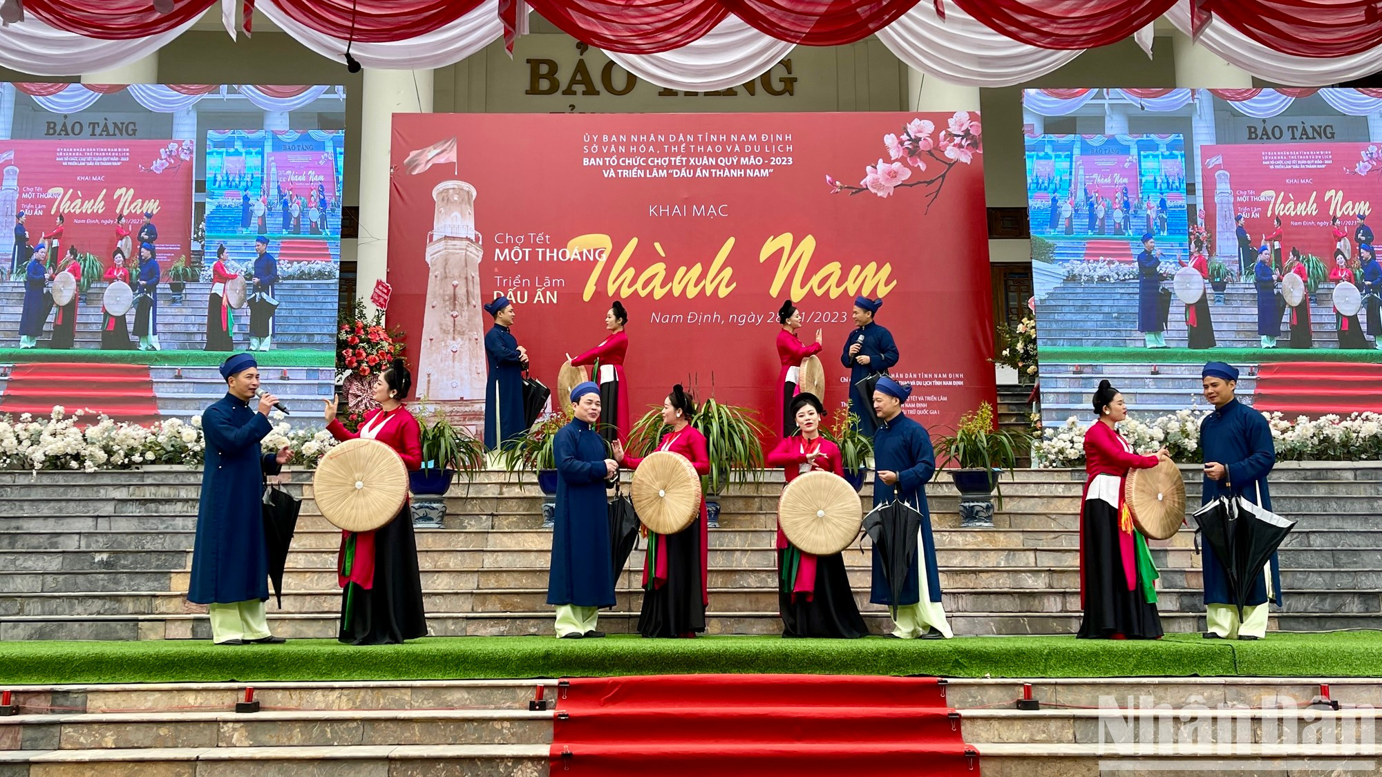 Actuación artística para inaugurar el evento. Actuación artística para inaugurar el evento.