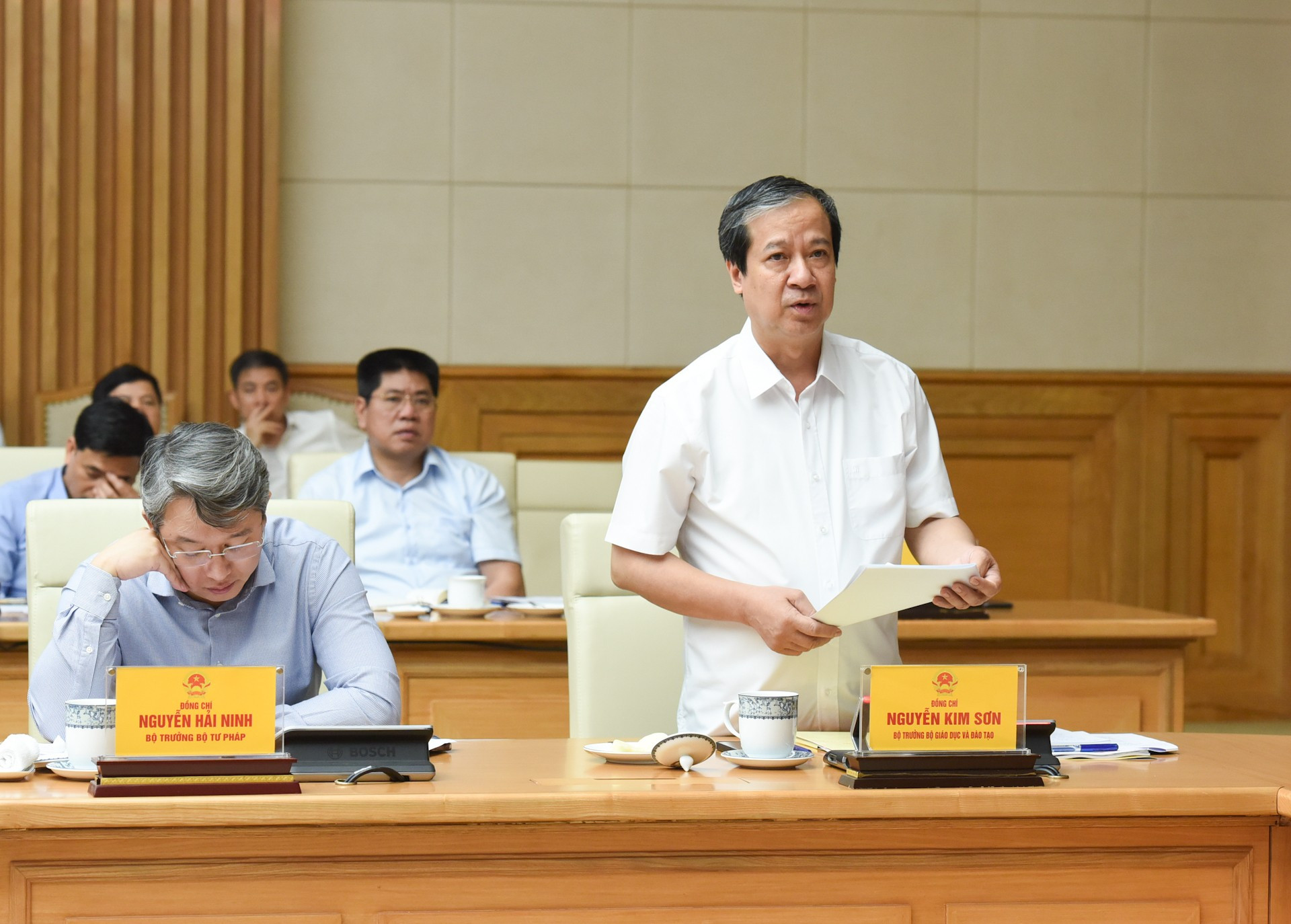 El ministro de Educación y Formación, Nguyen Kim Son, habla en la cita.