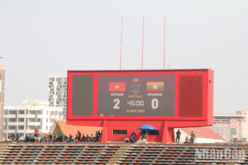 Justo en la primera mitad del partido, los jugadores vietnamitas envian un mensaje de que la victoria estaba muy cerca.