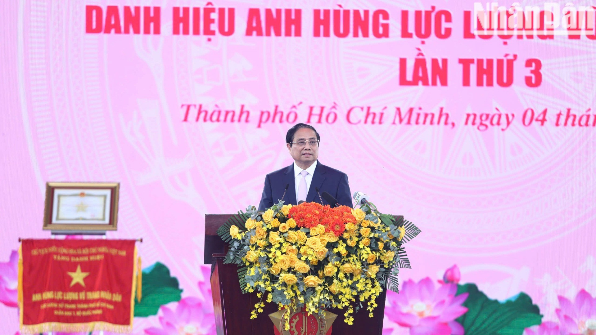 El primer ministro Pham Minh Chinh habla en el acto.