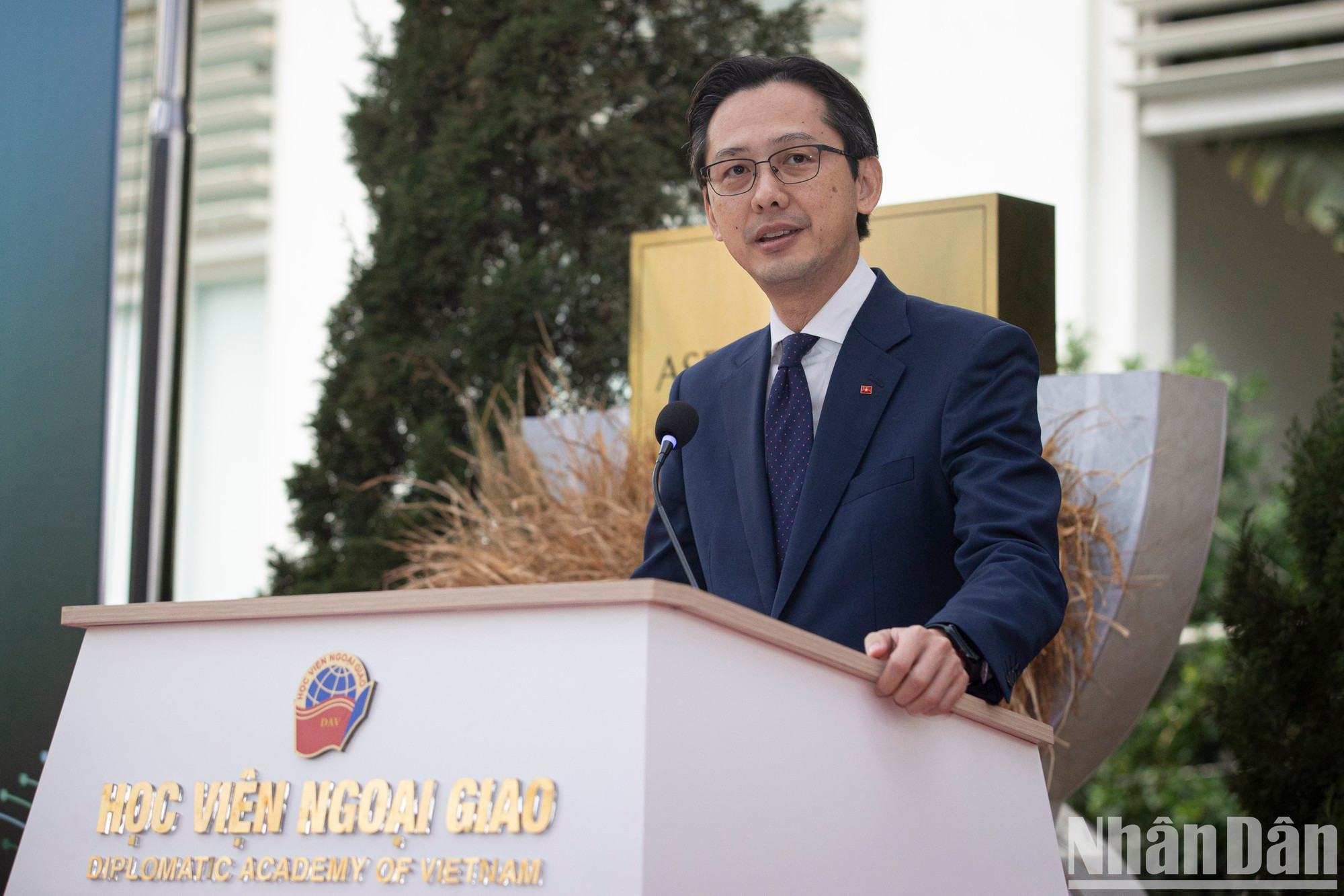 El viceministro de Relaciones Exteriores, Do Hung Viet, habla en la ceremonia.