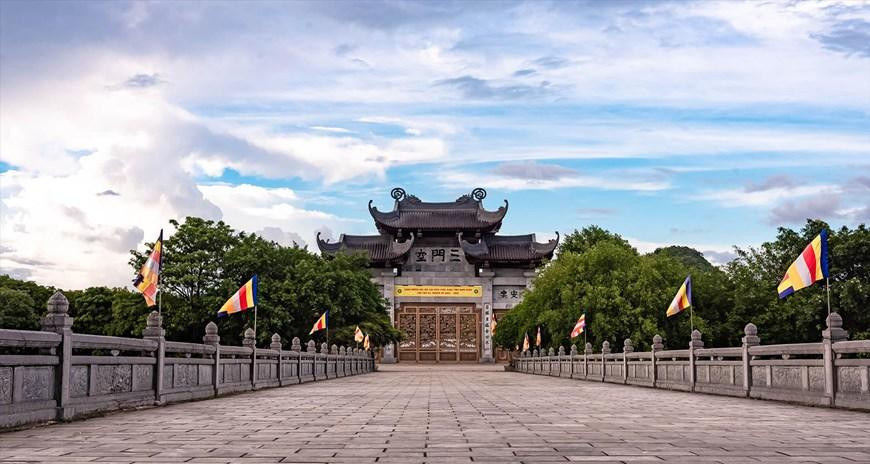 La puerta de Tam Quan de la pagoda de Bai Dinh. (Foto: Revista Vietnam)