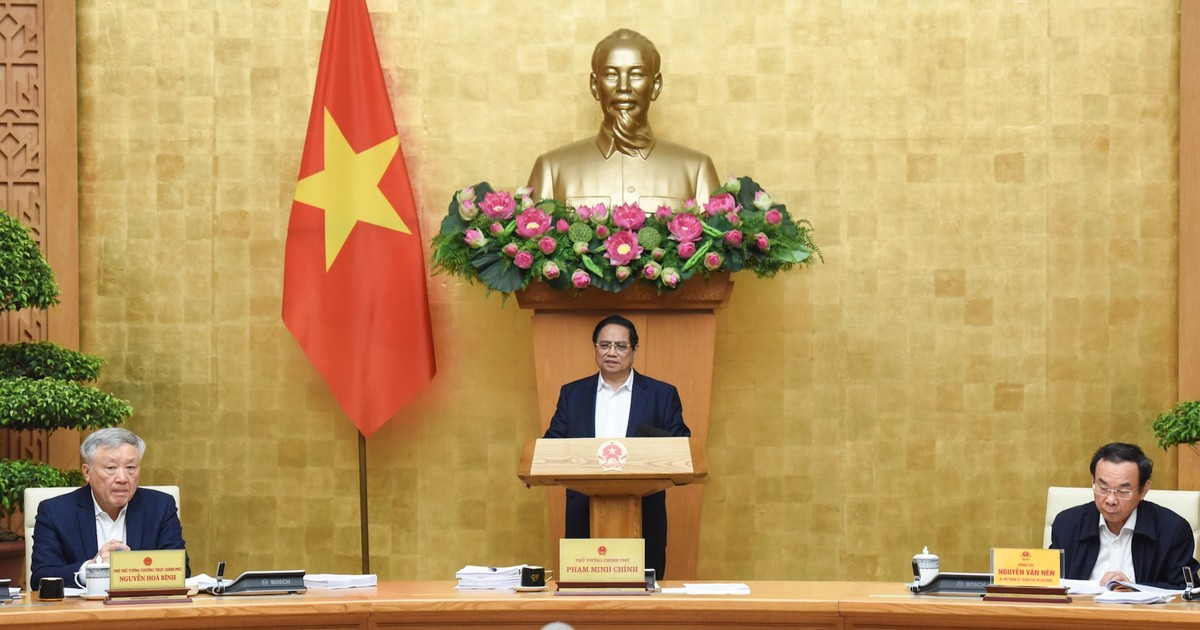[Foto] Premier vietnamita preside reunión ordinaria del Gobierno de marzo
