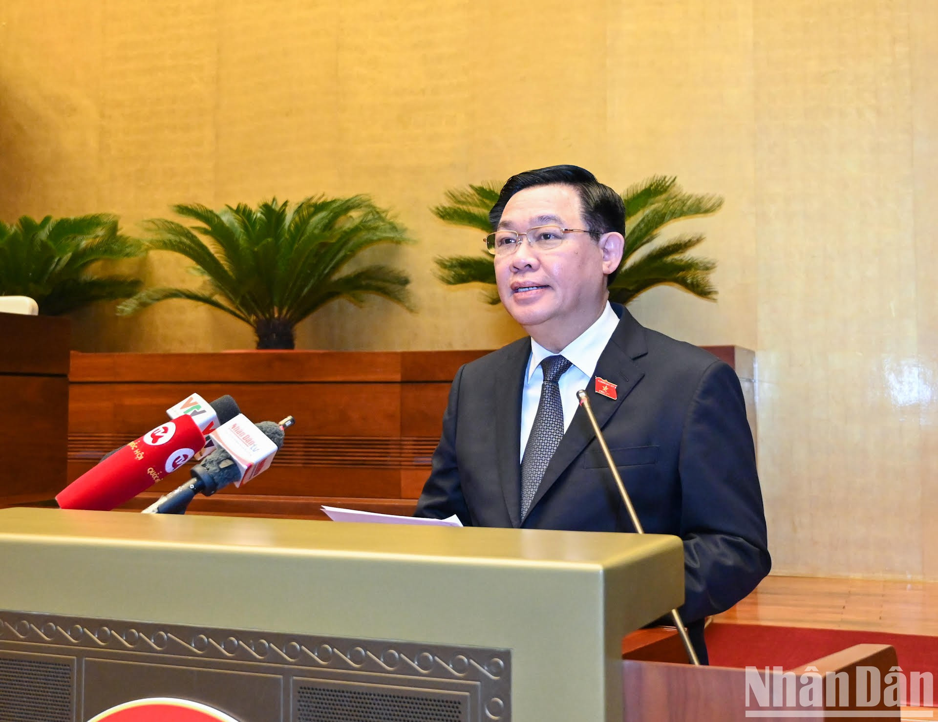 El presidente de la AN, Vuong Dinh Hue, intervino en la cita.