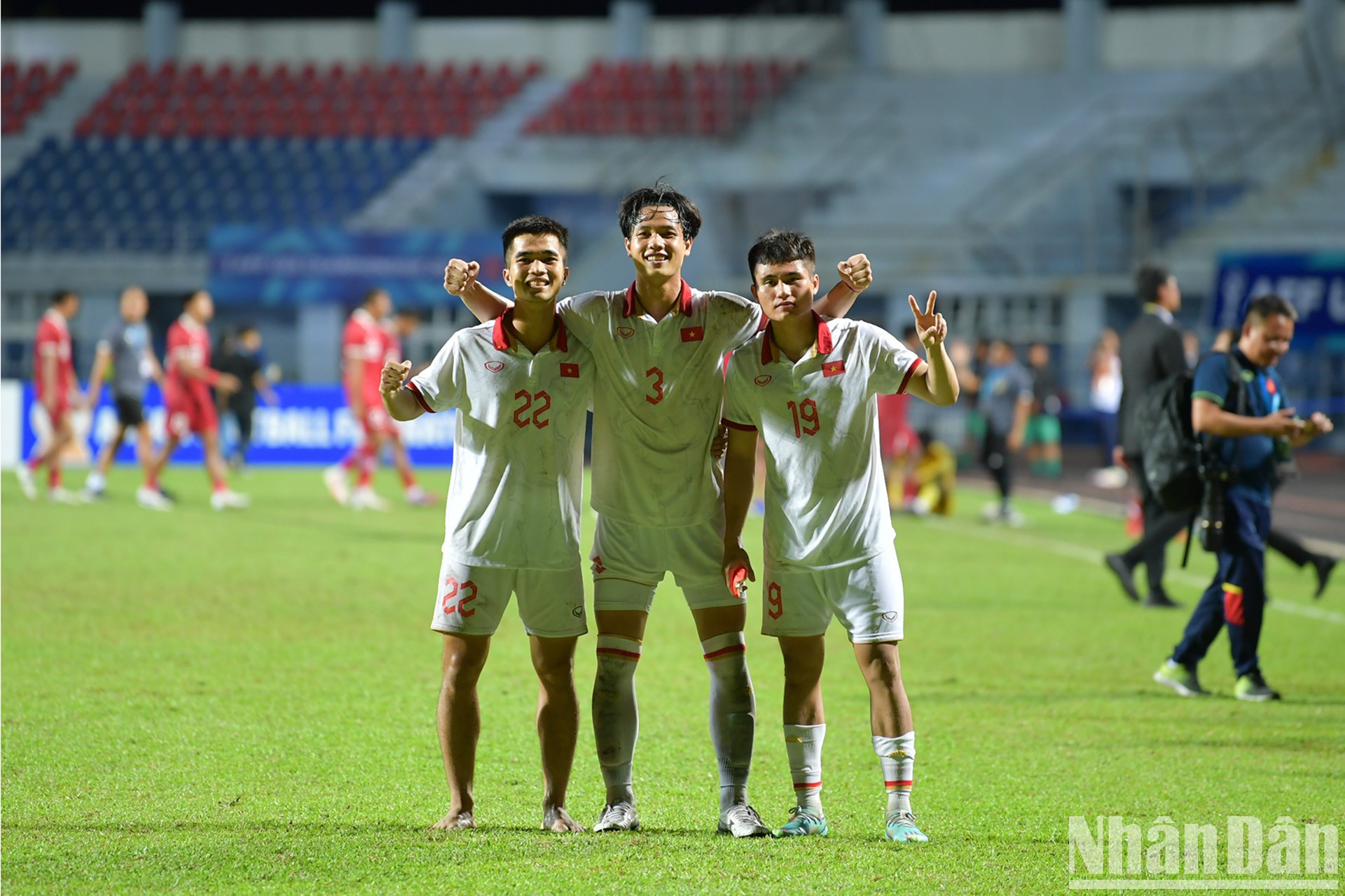 El apoyo de la afición está detrás del éxito del equipo vietnamita en la defensa de su título de campeón regional. El apoyo de la afición está detrás del éxito del equipo vietnamita en la defensa de su título de campeón regional.