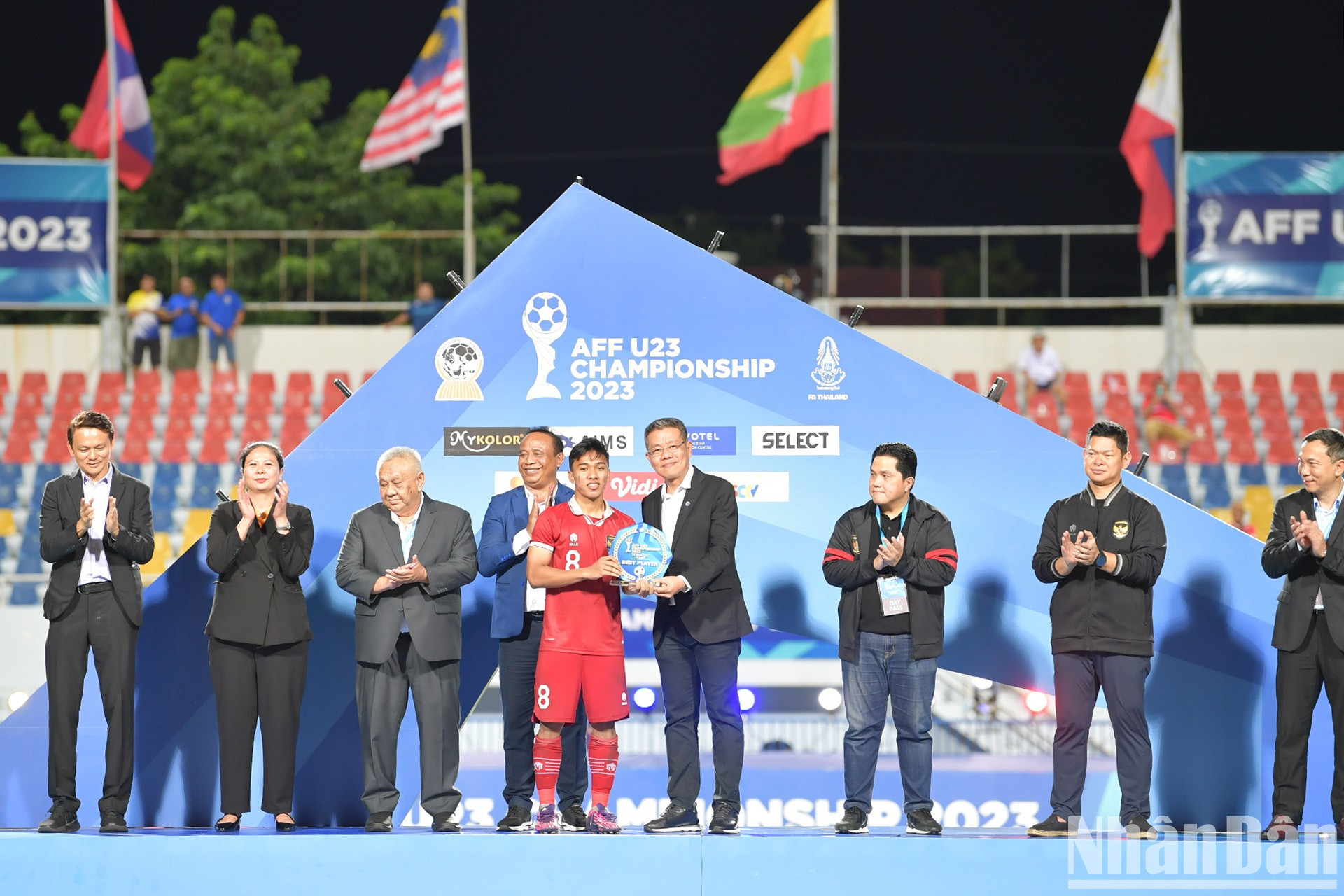 Arkhan Fikri, de Indonesia, es elegido el Mejor Jugador por su excelente desempeño en el campeonato. Arkhan Fikri, de Indonesia, es elegido el Mejor Jugador por su excelente desempeño en el campeonato.