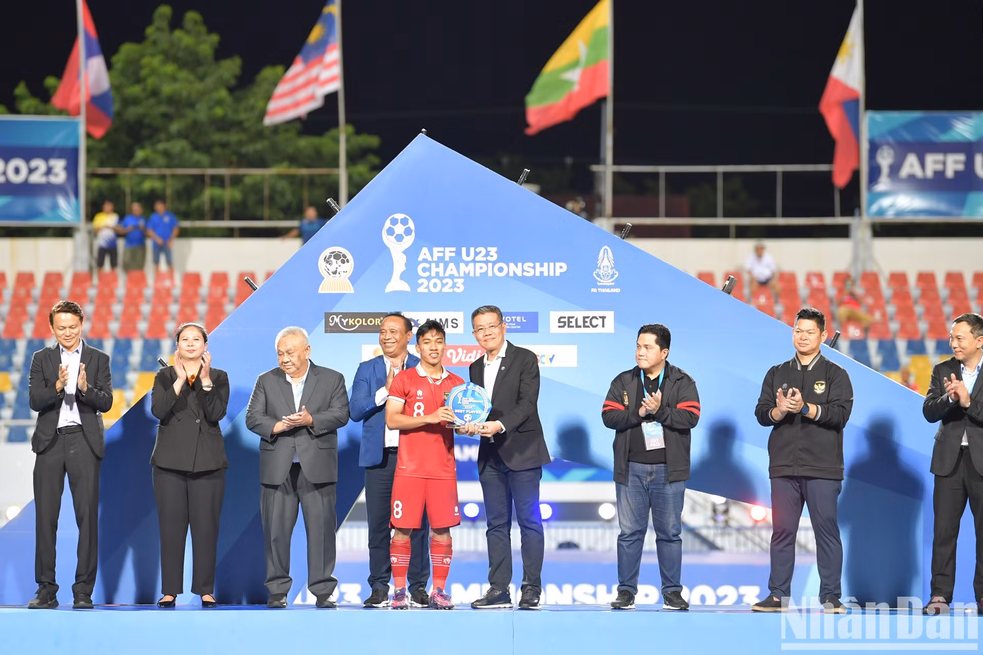 Arkhan Fikri, de Indonesia, es elegido el Mejor Jugador por su excelente desempeño en el campeonato. Arkhan Fikri, de Indonesia, es elegido el Mejor Jugador por su excelente desempeño en el campeonato.