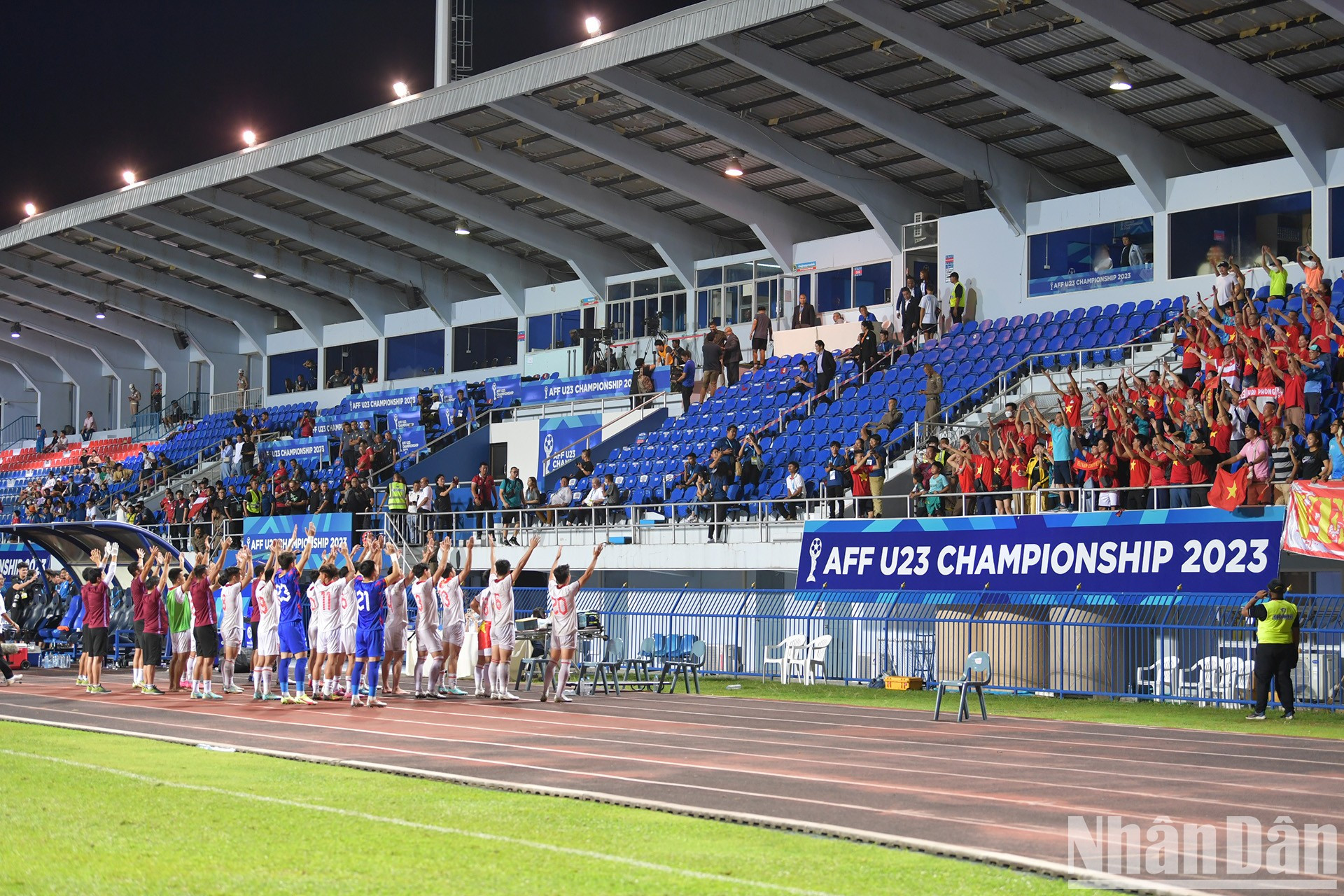 Los vítores de los hinchas son un gran ánimo para la selección. Los vítores de los hinchas son un gran ánimo para la selección.