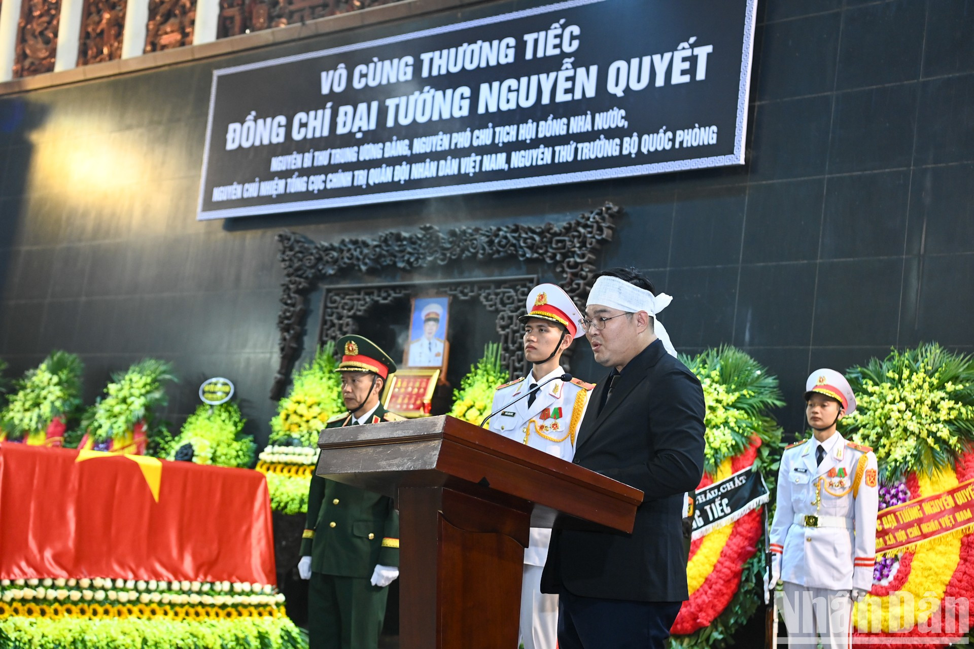 Representante de la familia del general Nguyen Quyet expresa su agradecimiento a los asistentes al acto.