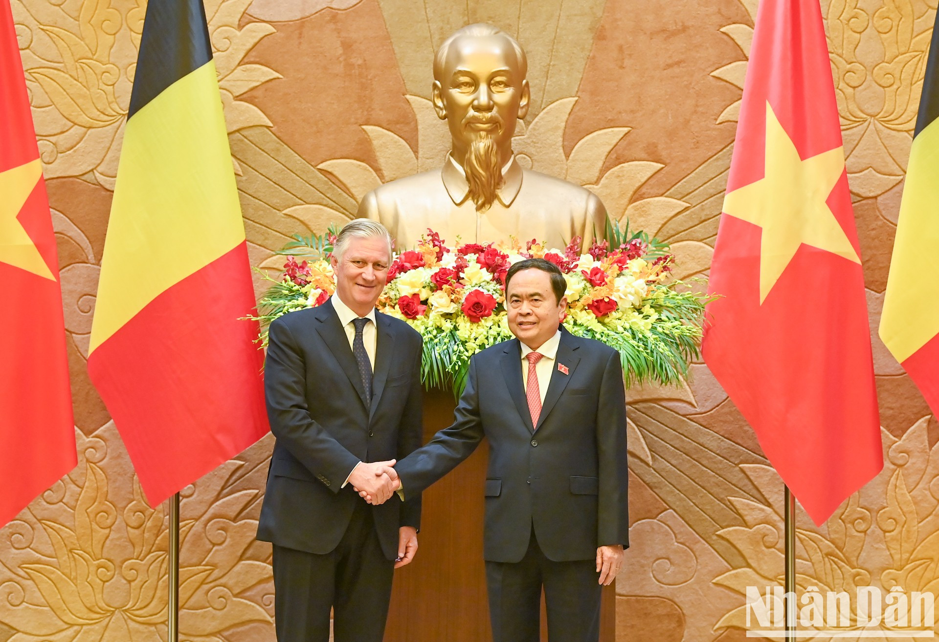 El máximo dirigente legislativo vietnamita, Tran Thanh Man (derecha), y el rey Felipe de Bélgica en la cita. El máximo dirigente legislativo vietnamita, Tran Thanh Man (derecha), y el rey Felipe de Bélgica en la cita.
