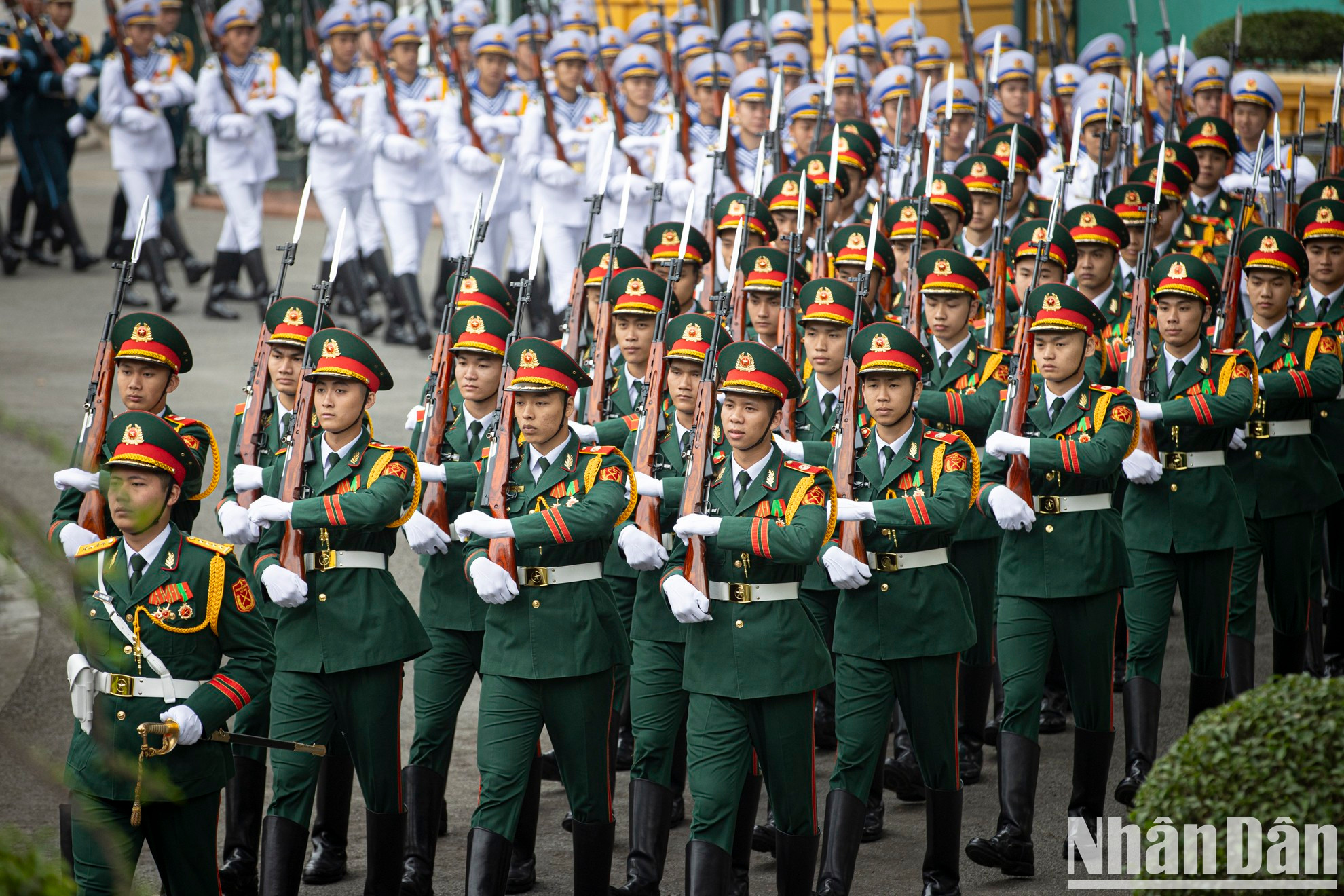 Banda militar del Ejército Popular de Vietnam en la ceremonia de bienvenida. Banda militar del Ejército Popular de Vietnam en la ceremonia de bienvenida.