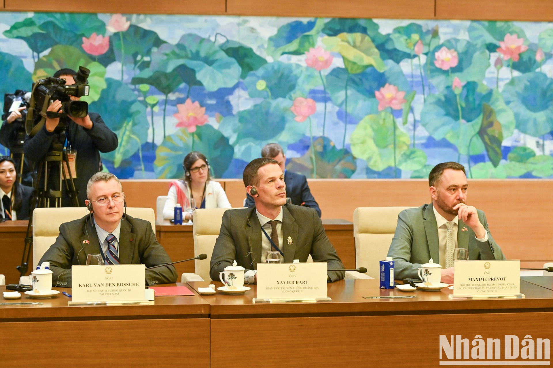 Miembros que acompañan al Rey de Bélgica a la cita. Miembros que acompañan al Rey de Bélgica a la cita.