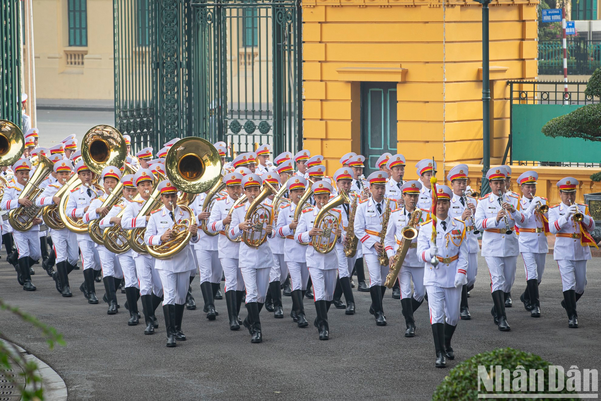 Banda militar del Ejército Popular de Vietnam en el acto. Banda militar del Ejército Popular de Vietnam en el acto.
