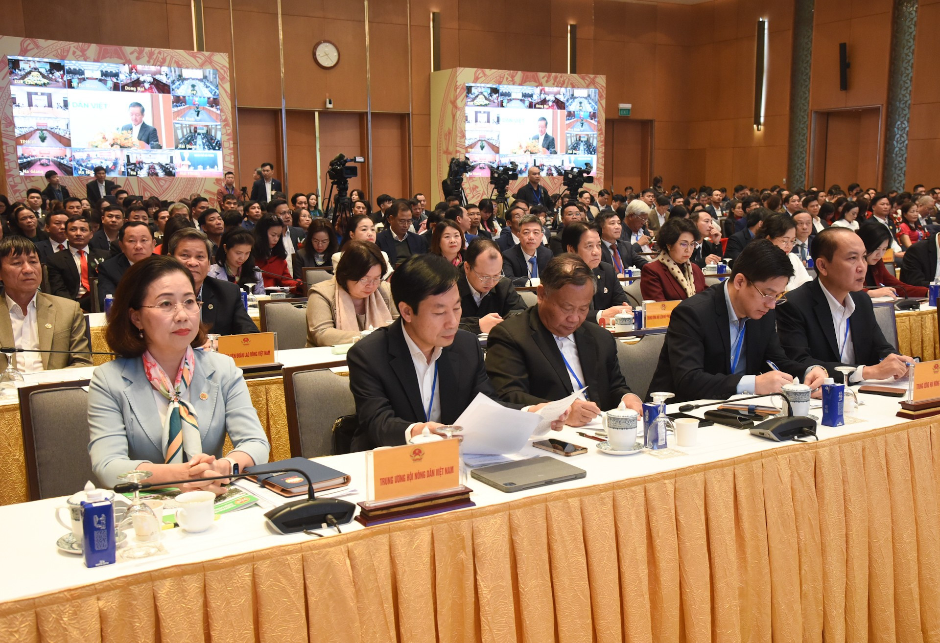 Delegados a la conferencia. Delegados a la conferencia.