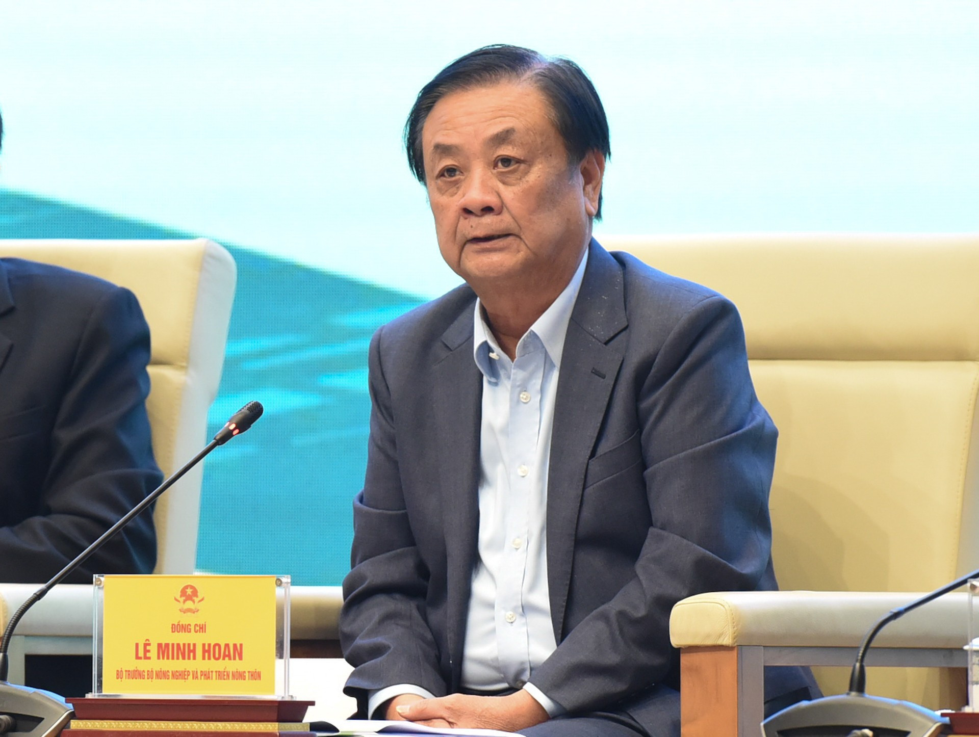 El ministro de Agricultura y Desarrollo Rural, Le Minh Hoan, responde las preguntas de los delegados. El ministro de Agricultura y Desarrollo Rural, Le Minh Hoan, responde las preguntas de los delegados.